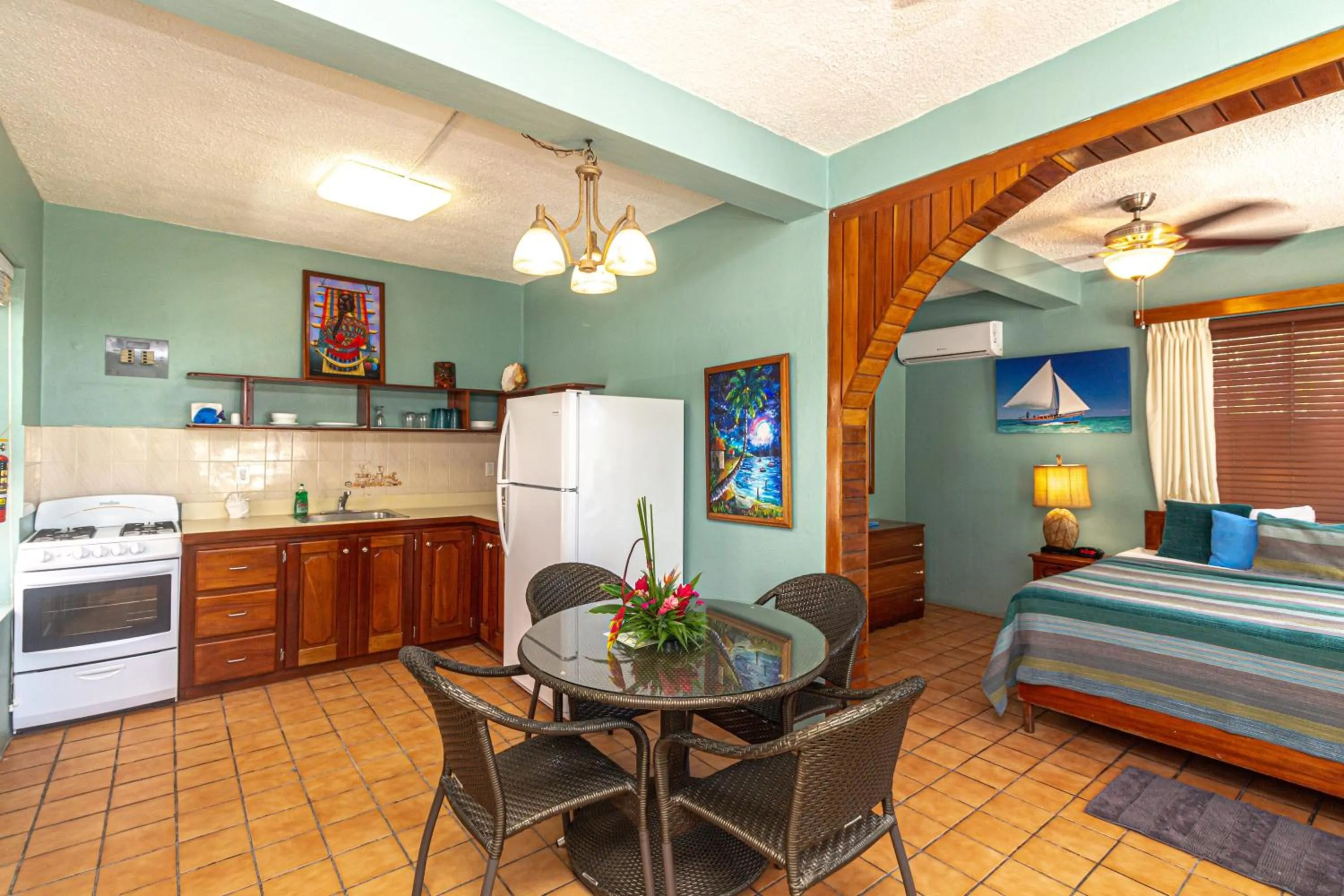 Photo of the whole room in Blue Tang Inn