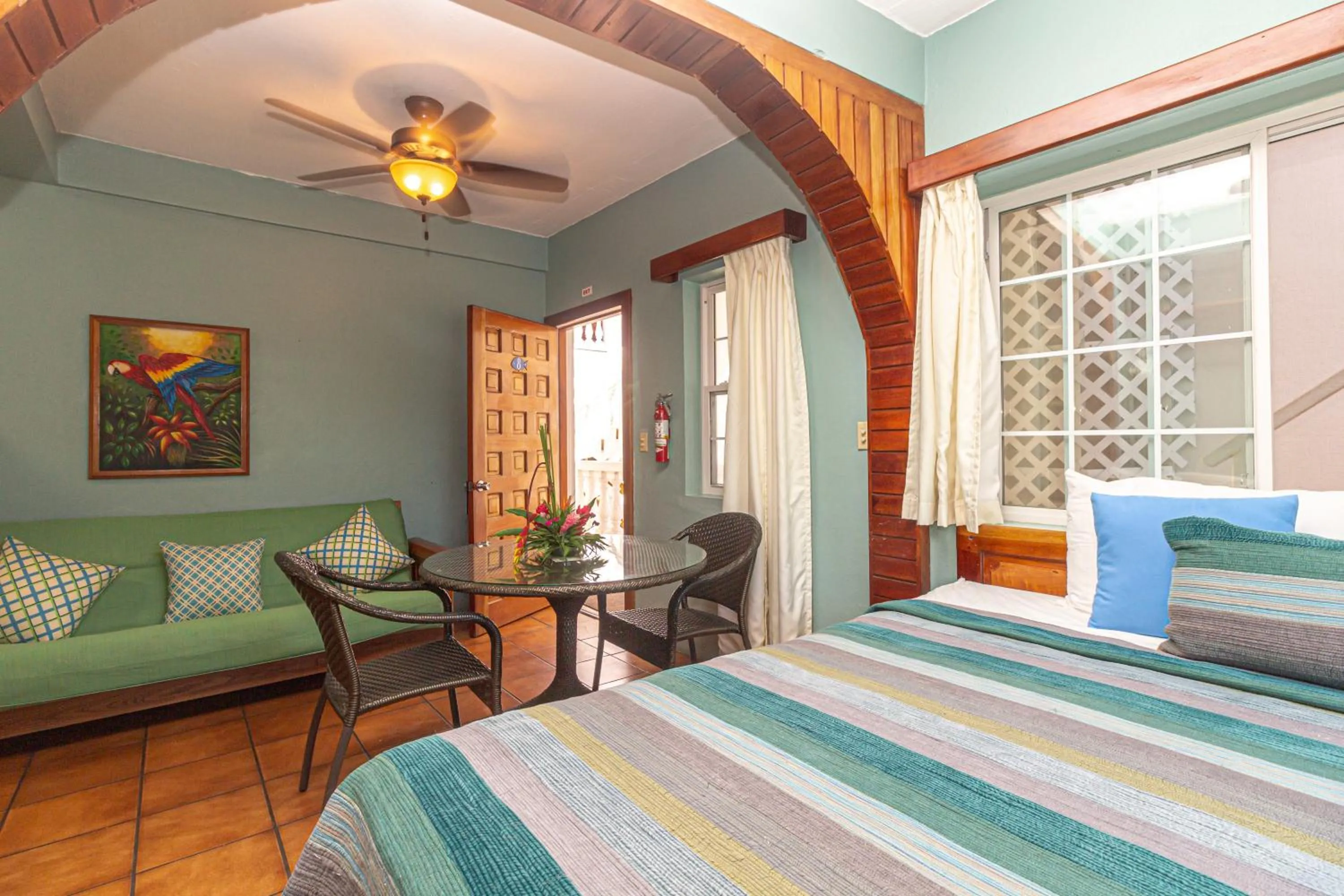 Bedroom, Bed in Blue Tang Inn