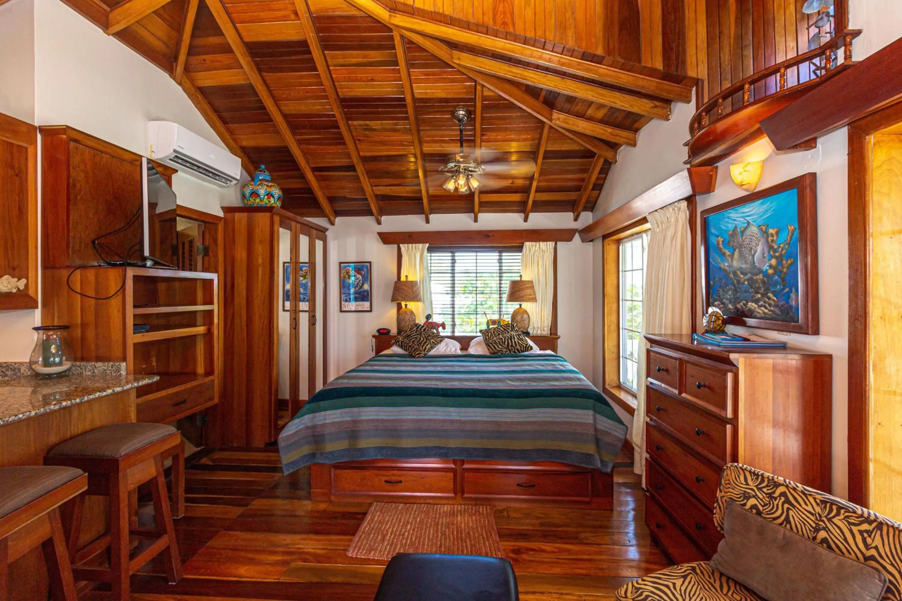 Bedroom, Bed in Blue Tang Inn