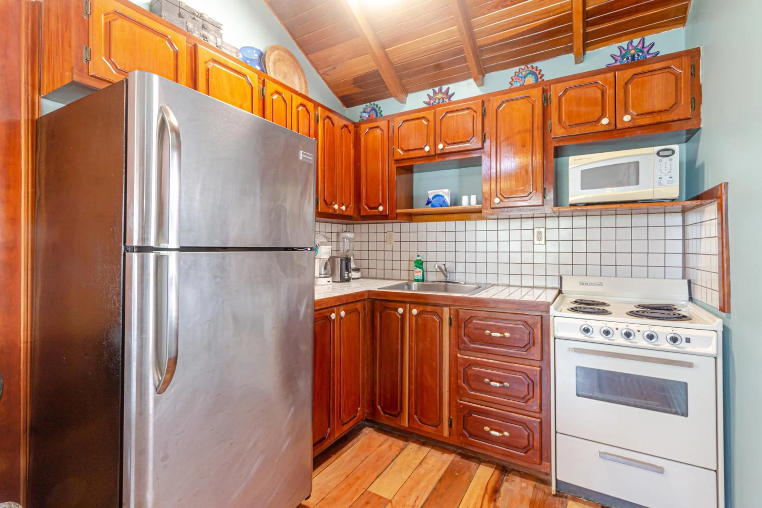 Kitchen or kitchenette in Blue Tang Inn