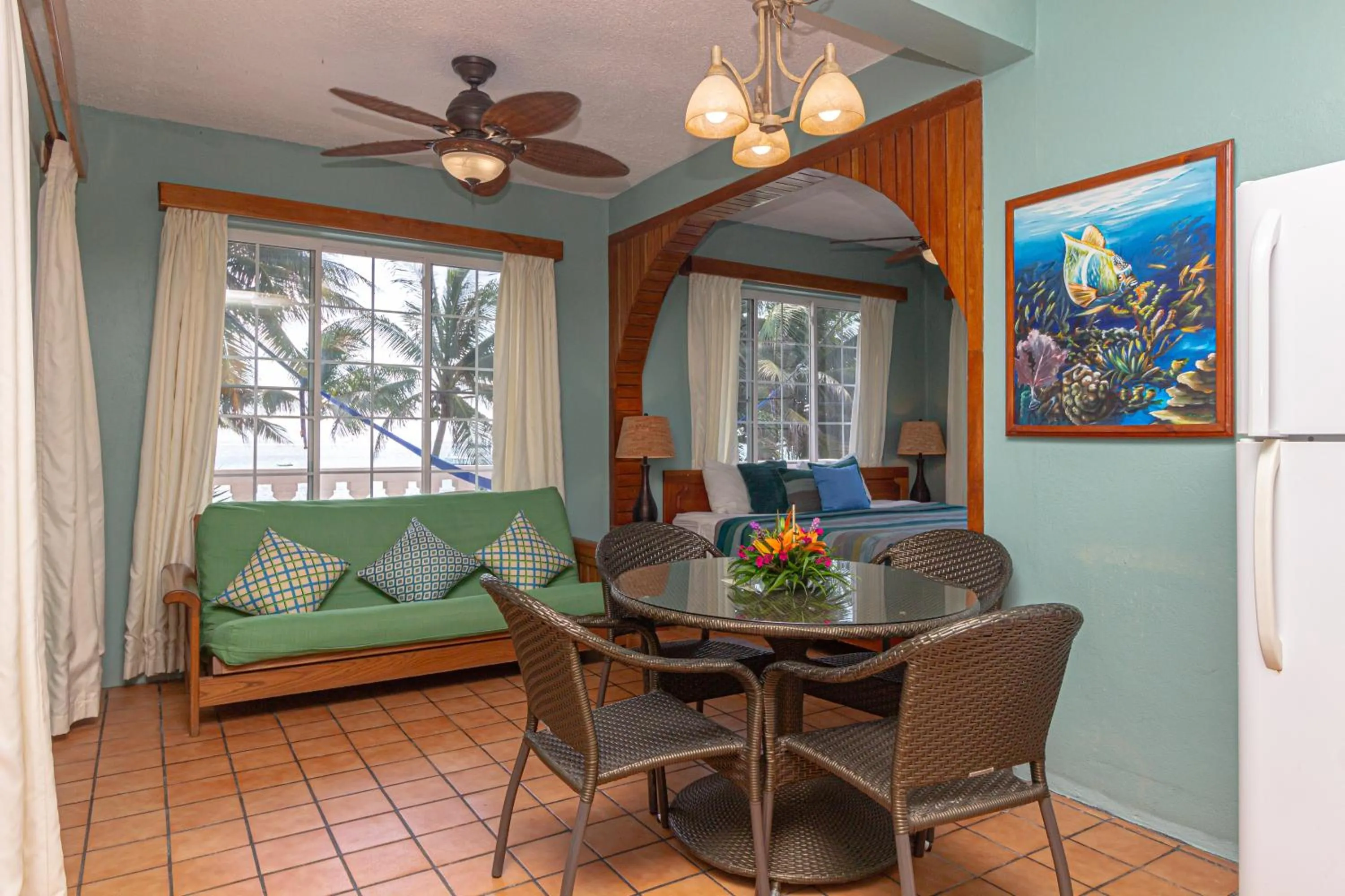 Living room in Blue Tang Inn