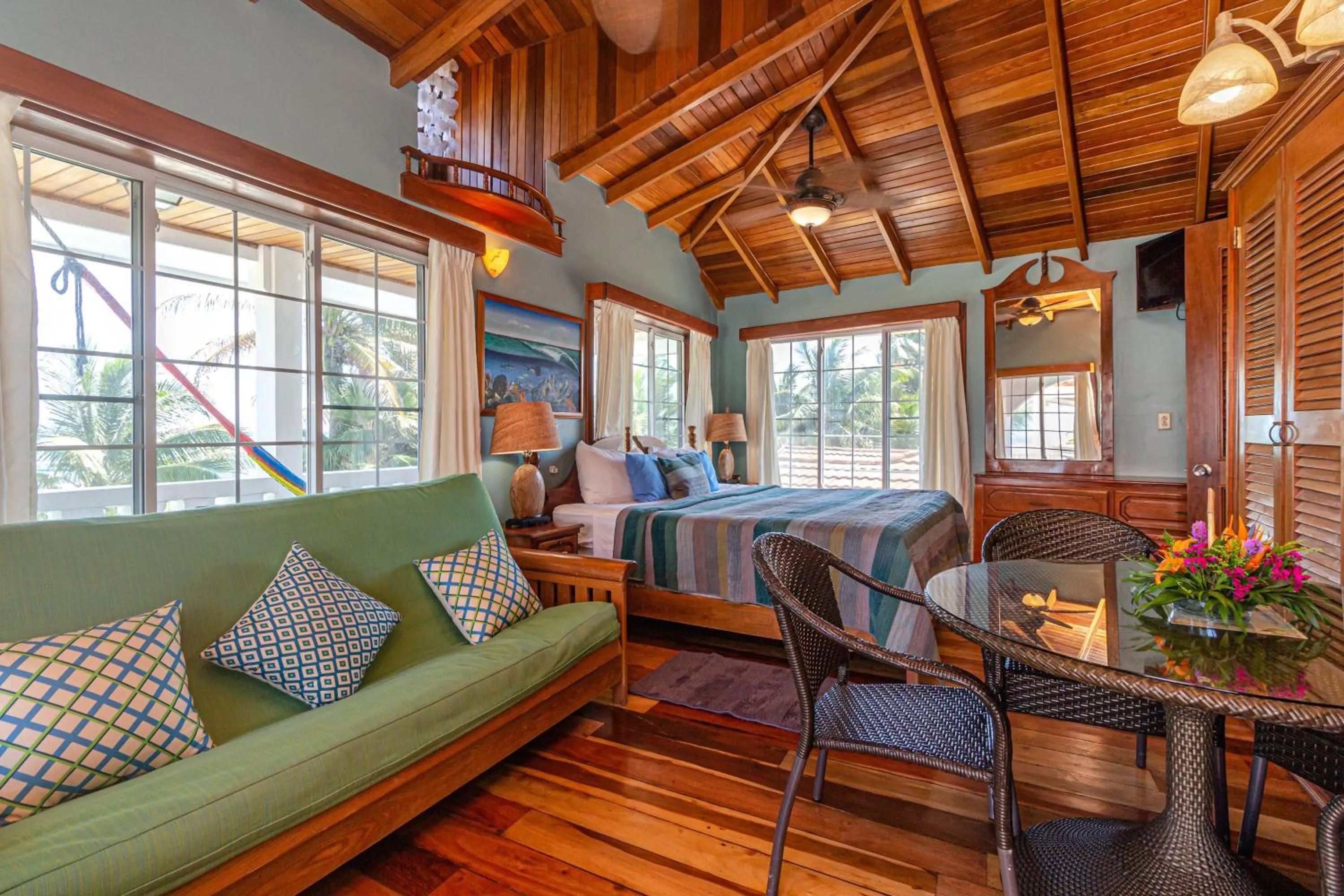 Living room in Blue Tang Inn