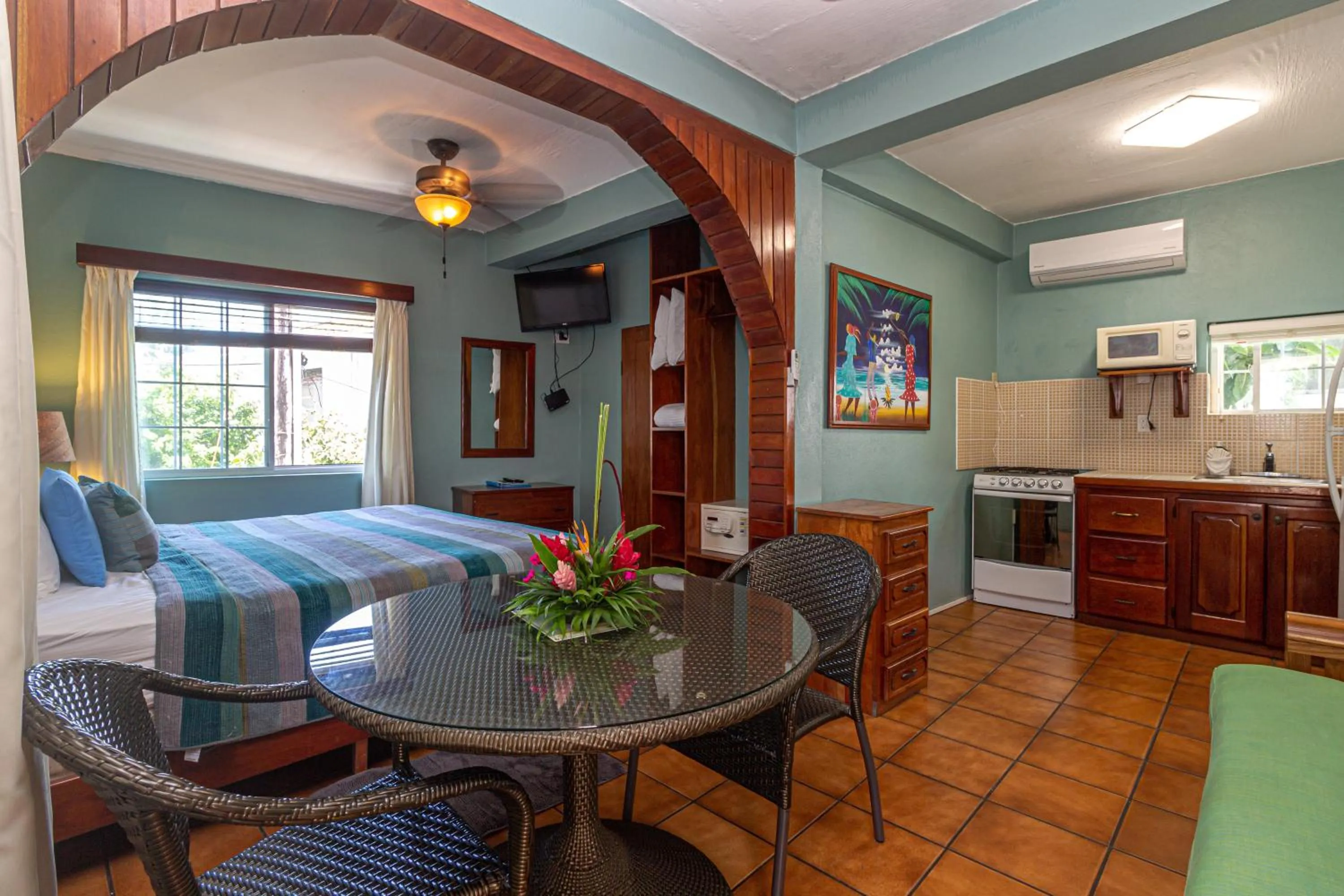 Photo of the whole room in Blue Tang Inn