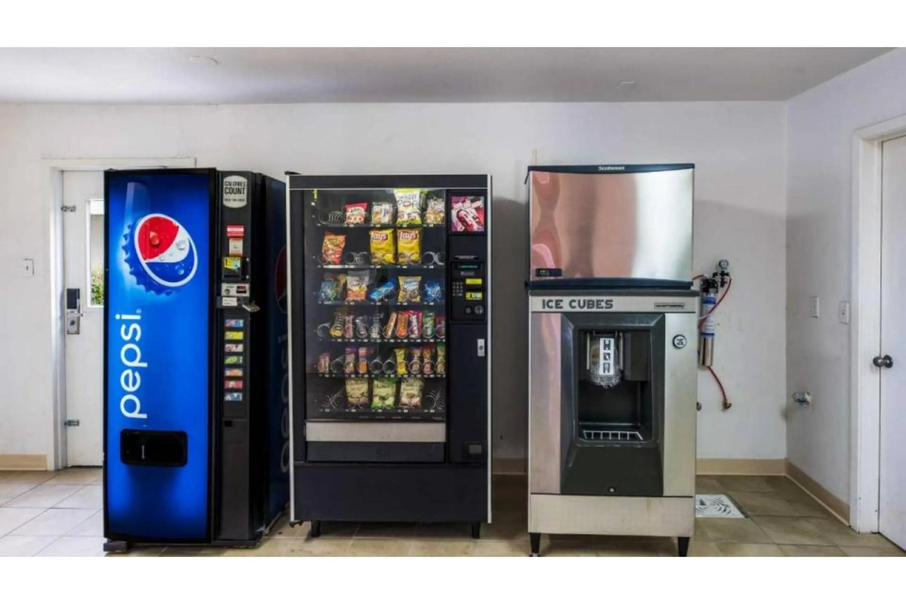 vending machine in Studio 6 Irving, TX - Irving DFW Airport East