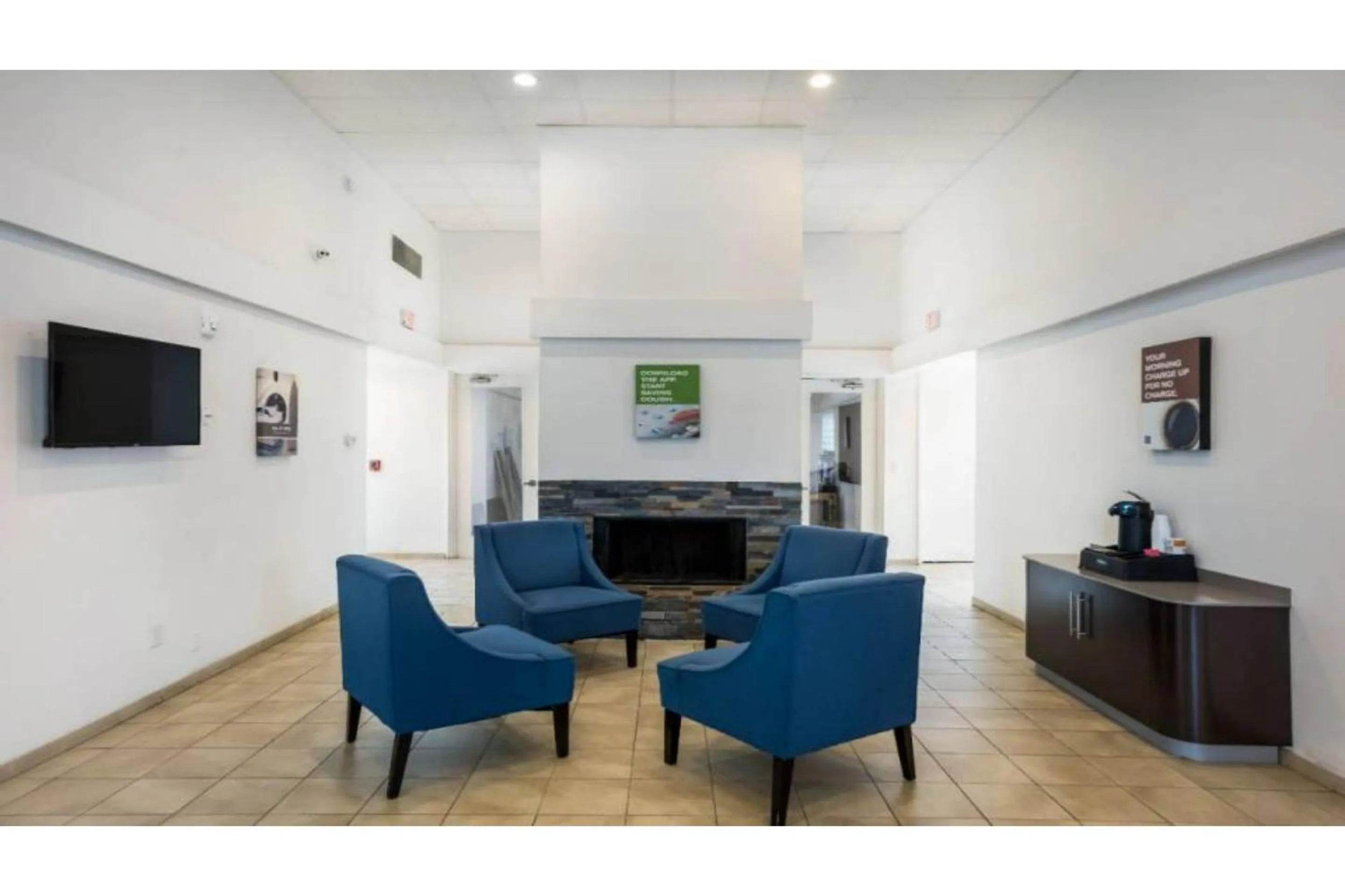 Lobby or reception in Studio 6 Irving, TX - Irving DFW Airport East