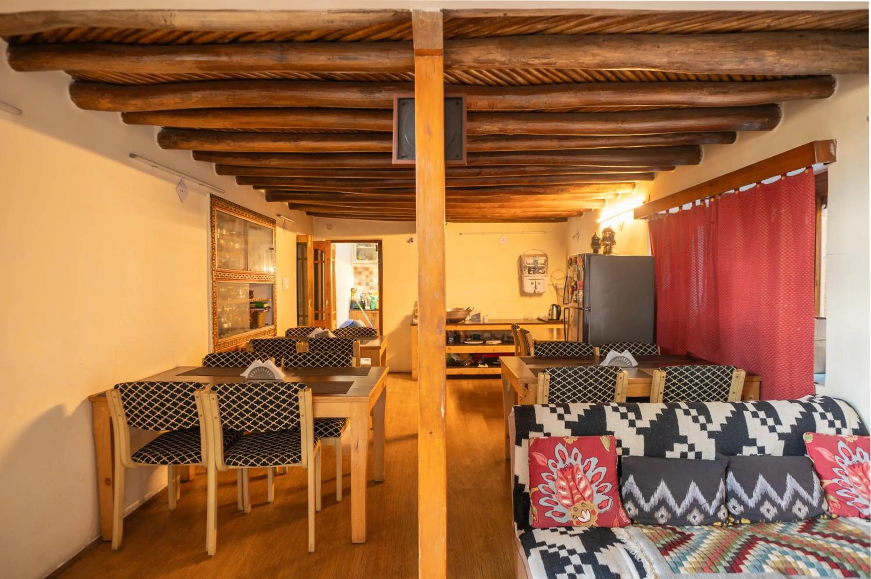 Restaurant/places to eat in Sangto Green Guest House