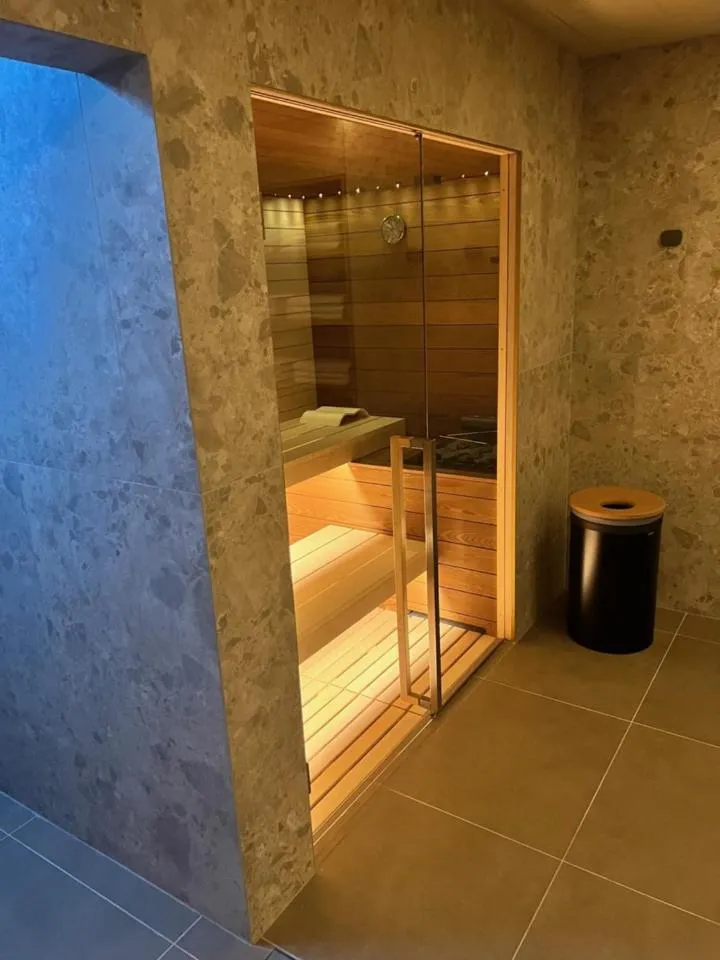 Steam room, Bed in Hotel Franz