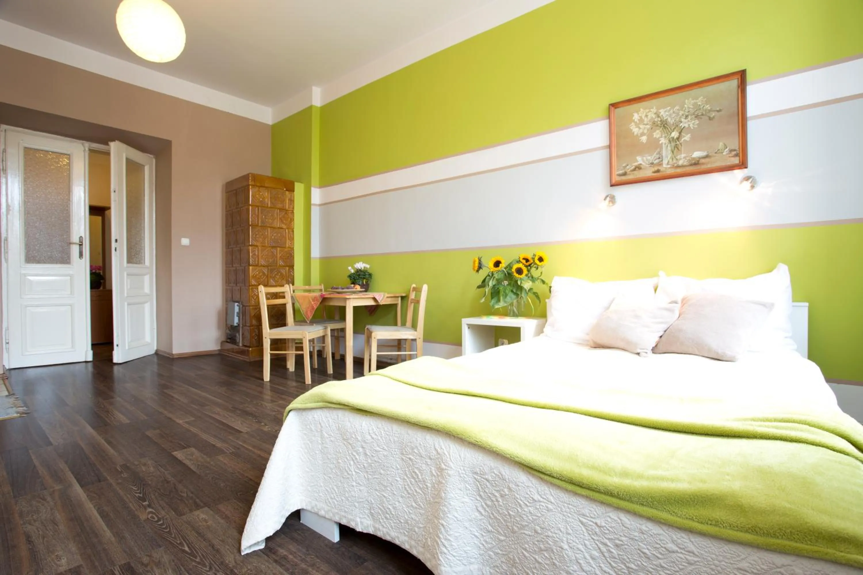 Photo of the whole room, Bed in Krakow Townhouse