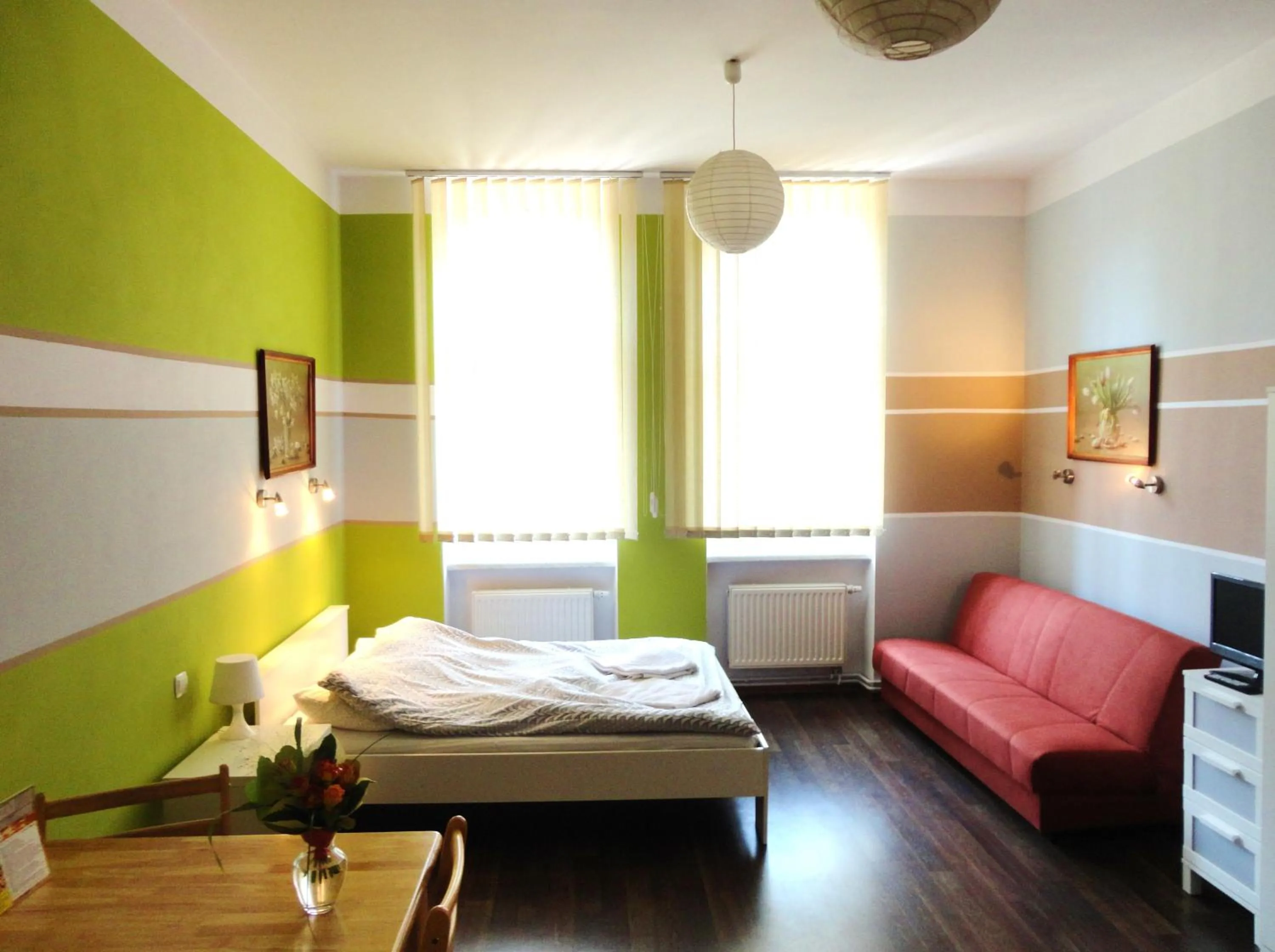 TV and multimedia, Bed in Krakow Townhouse