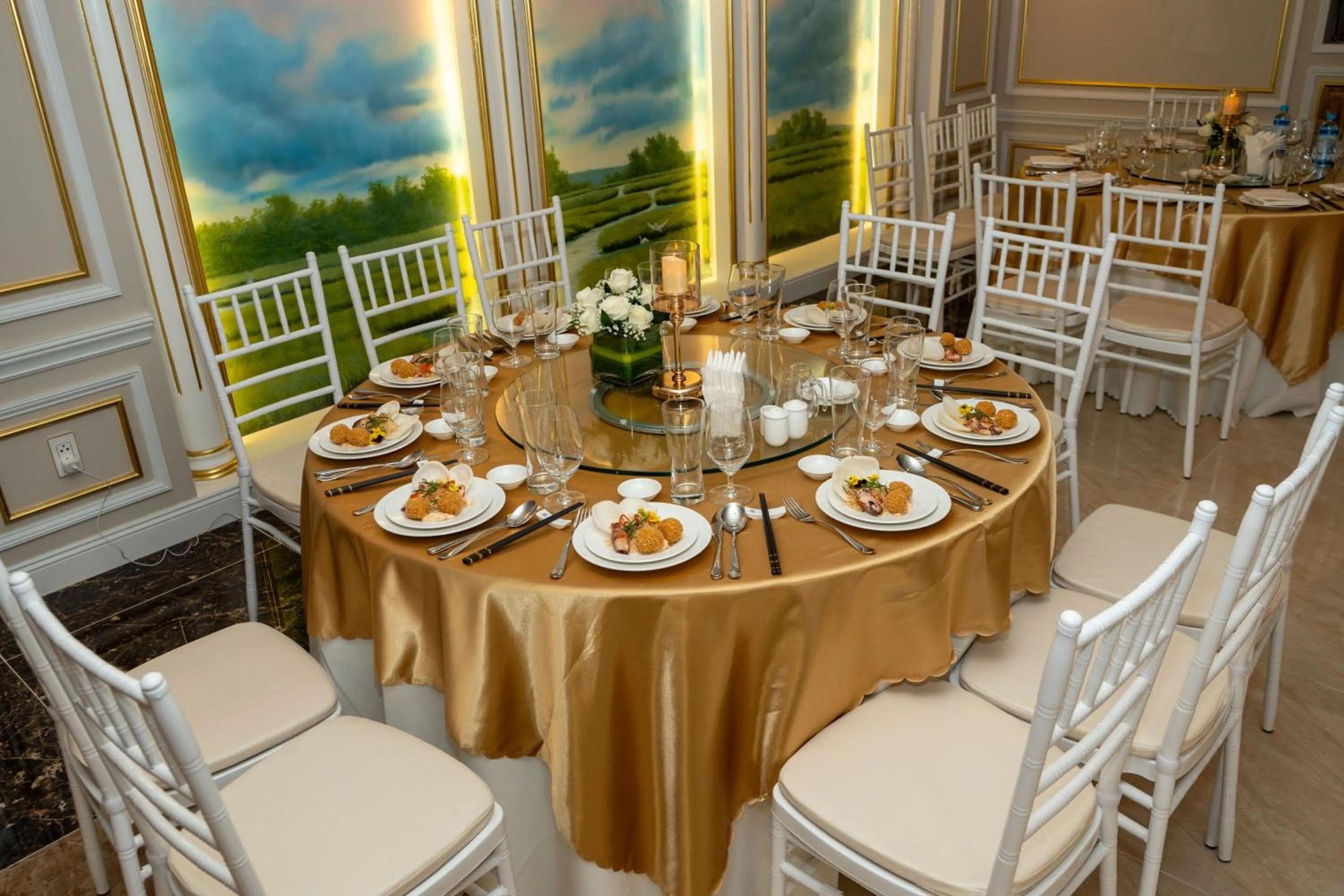 Restaurant/places to eat in LaChateau