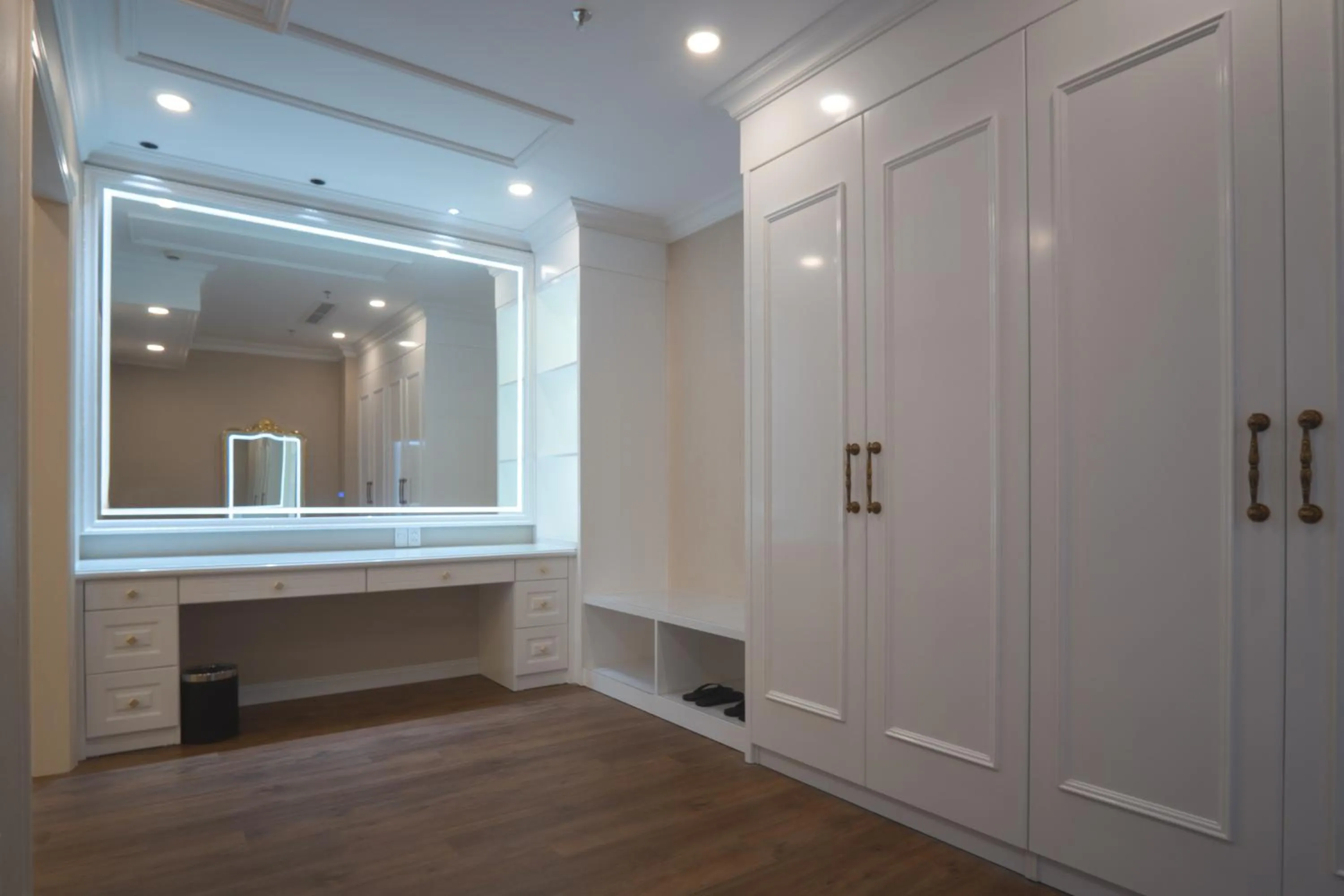 wardrobe in LaChateau