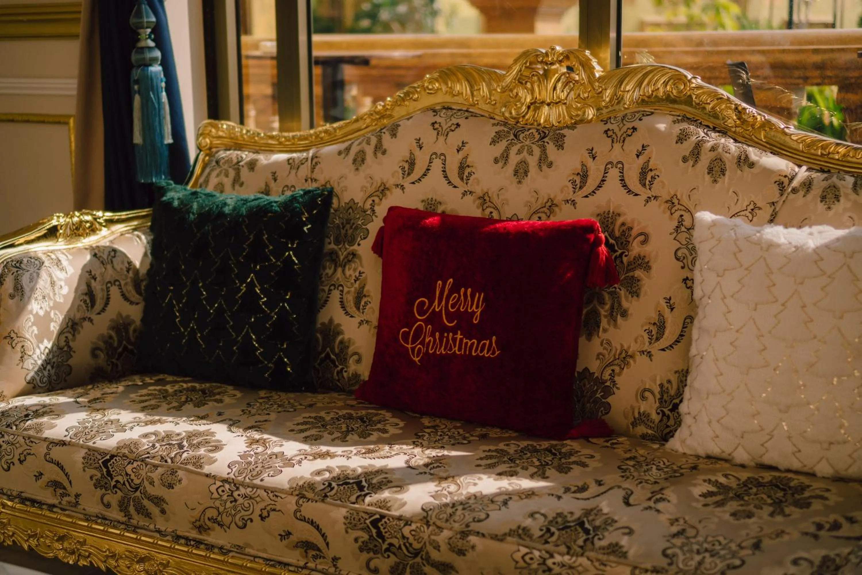 Communal lounge/ TV room in LaChateau