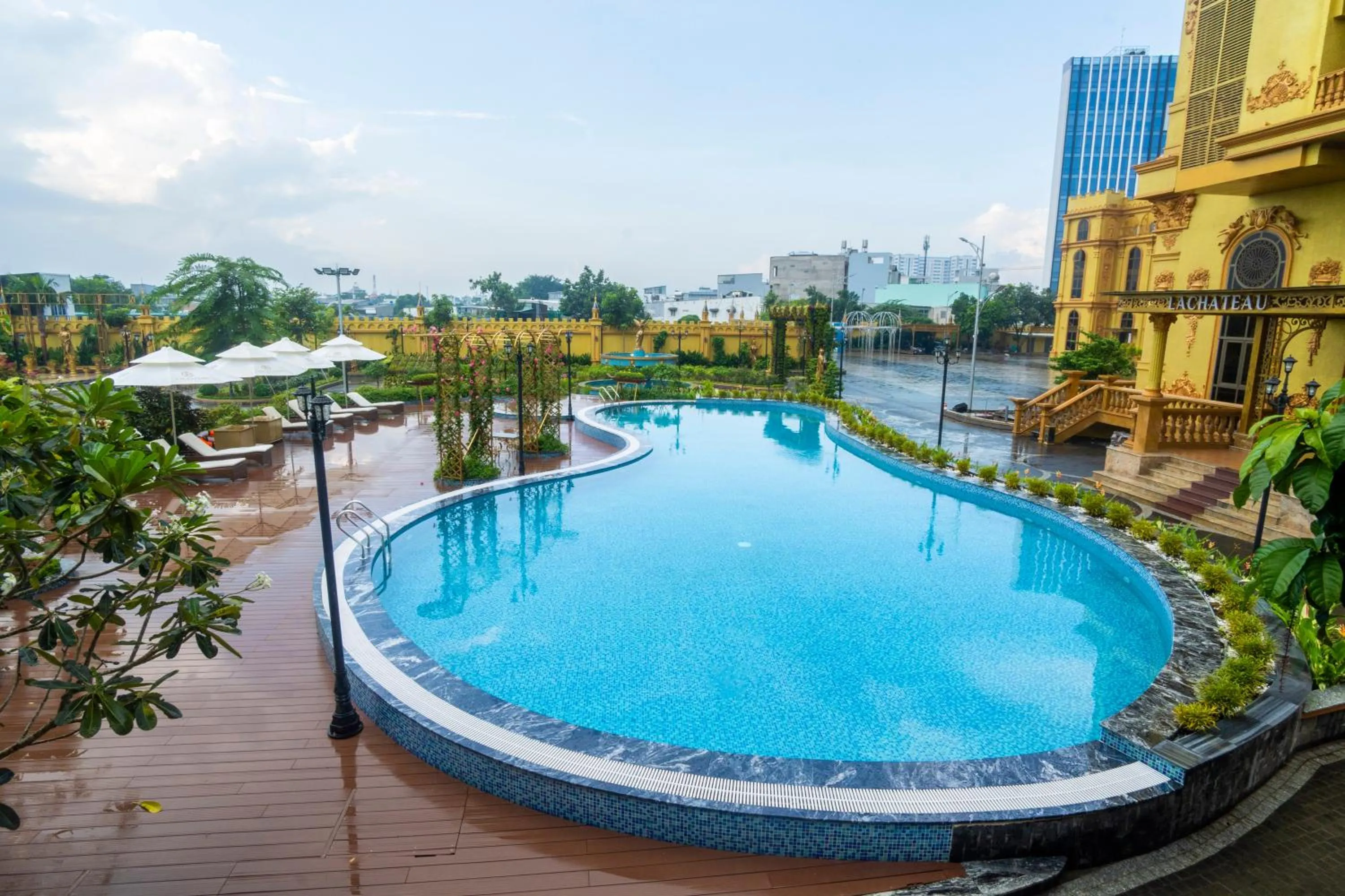 Swimming pool in LaChateau