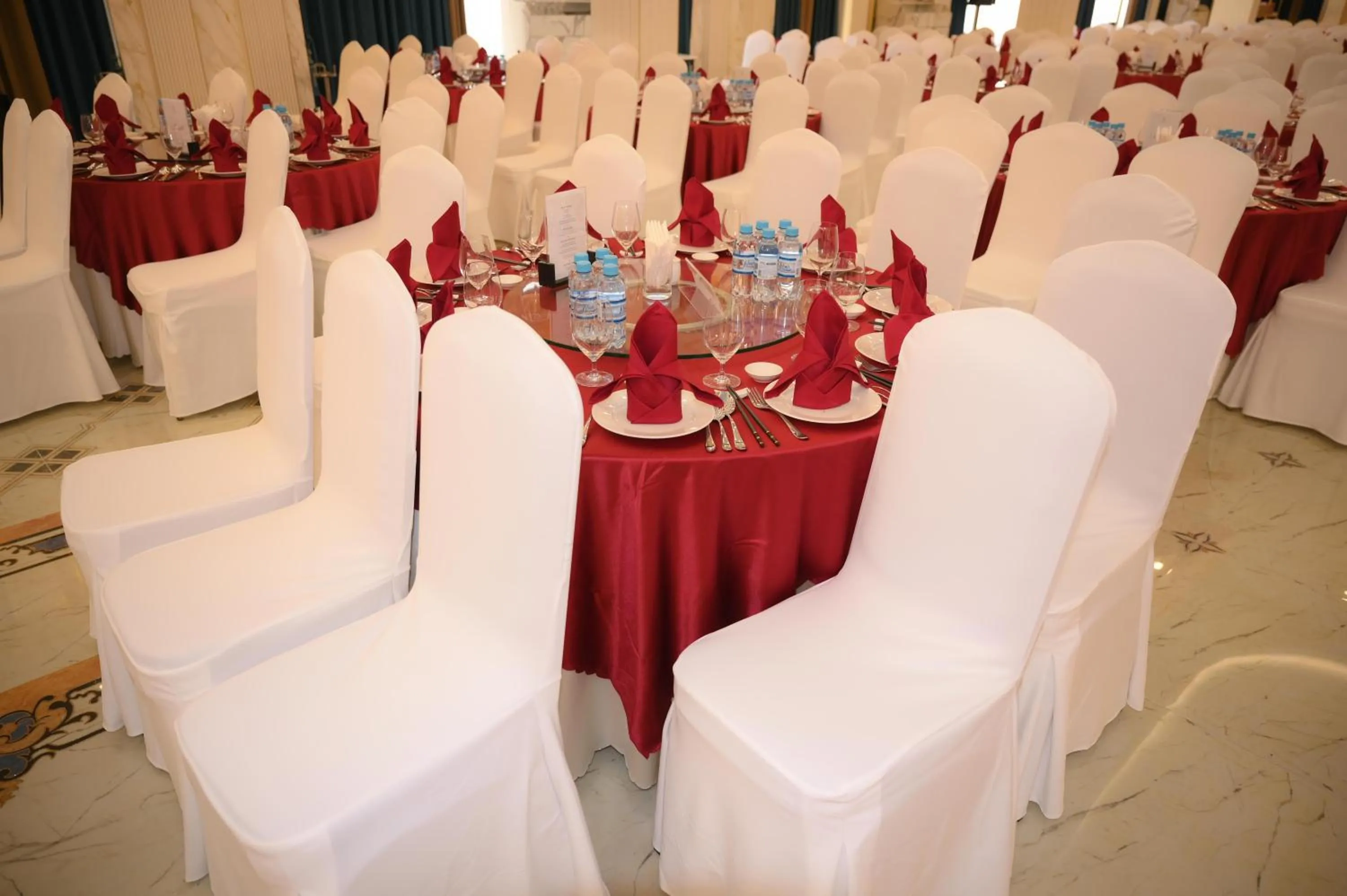 Restaurant/places to eat in LaChateau