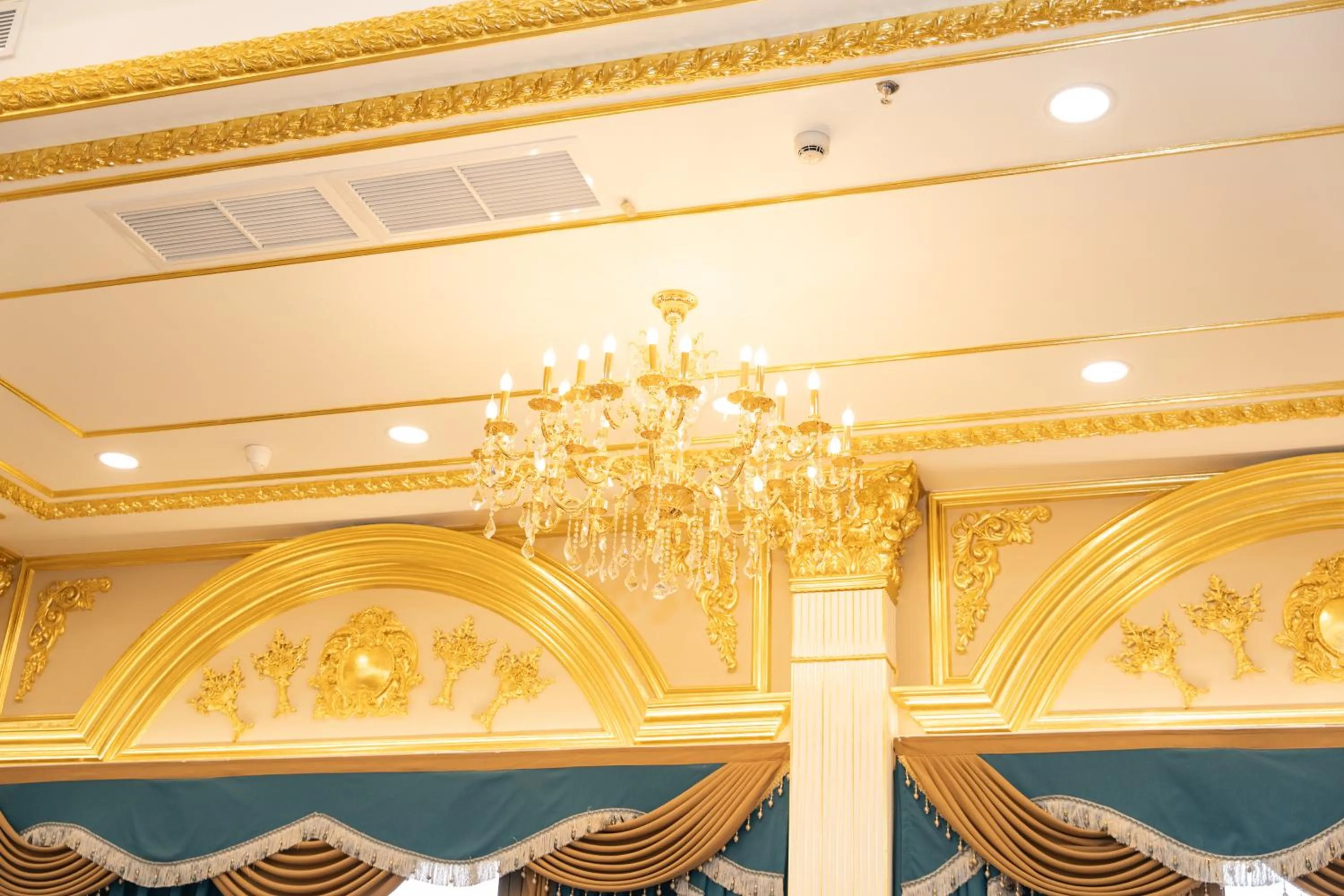 Restaurant/places to eat in LaChateau