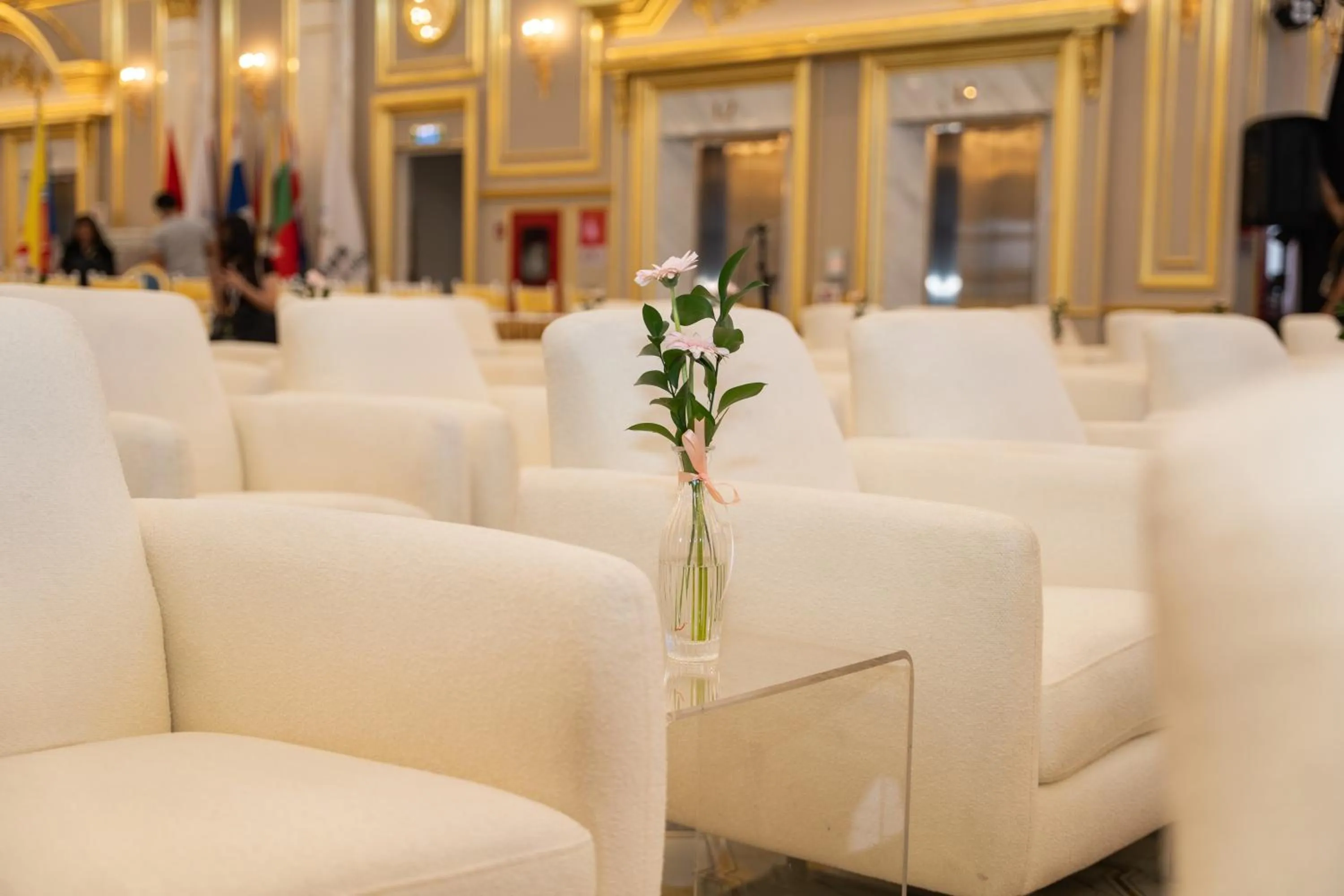 Restaurant/places to eat in LaChateau