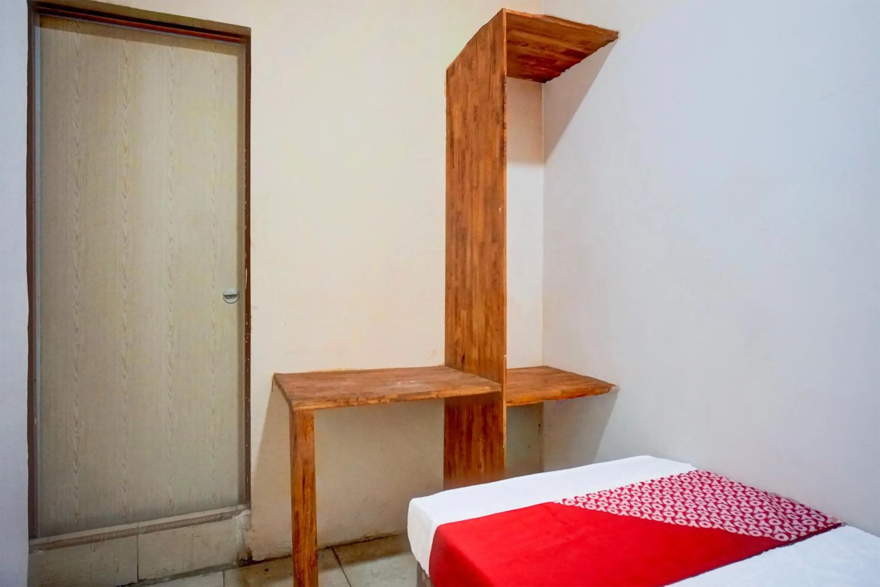 Bedroom, Bed in Dancenter Waringin Residence