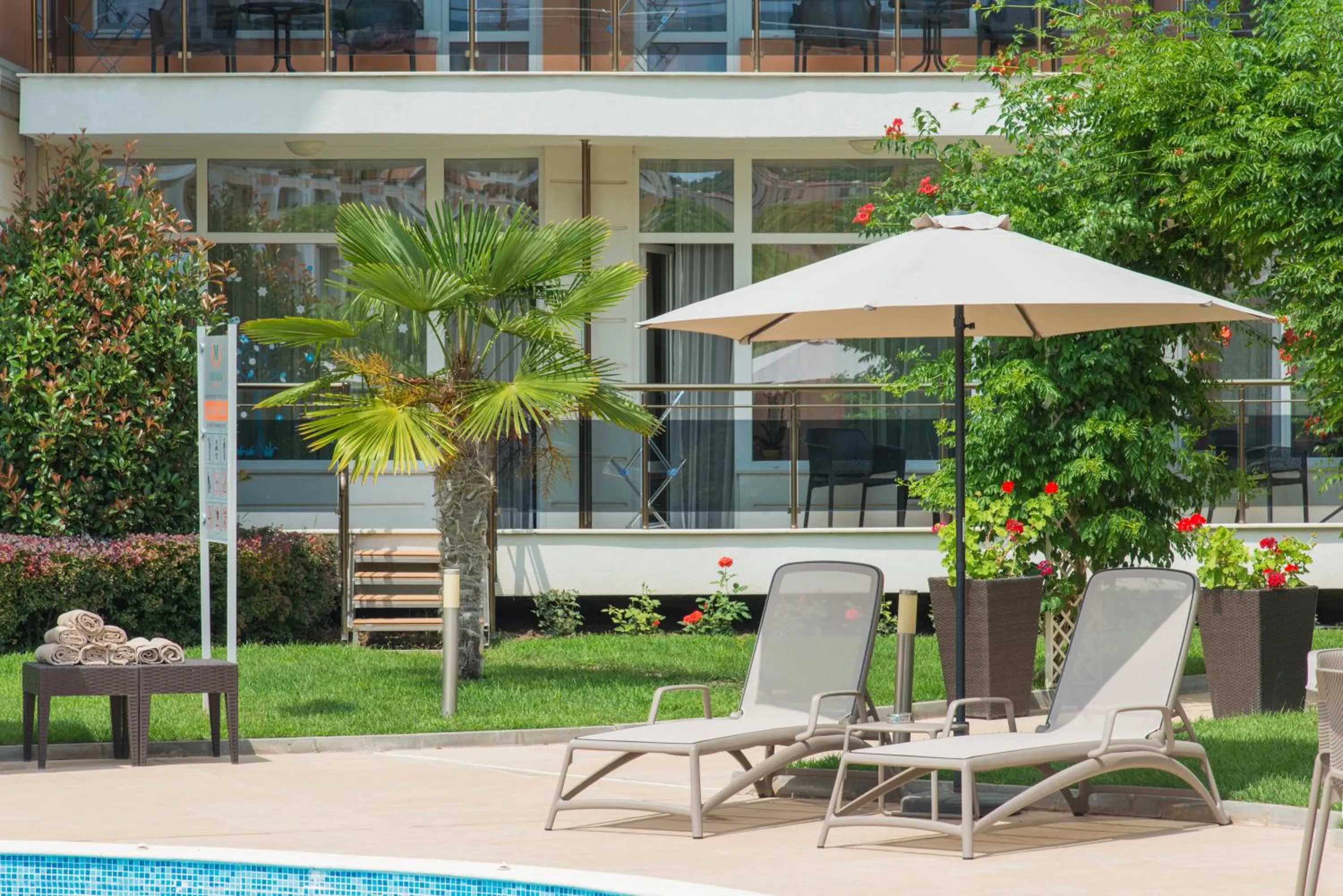 Swimming pool in Hotel Miramar Sozopol