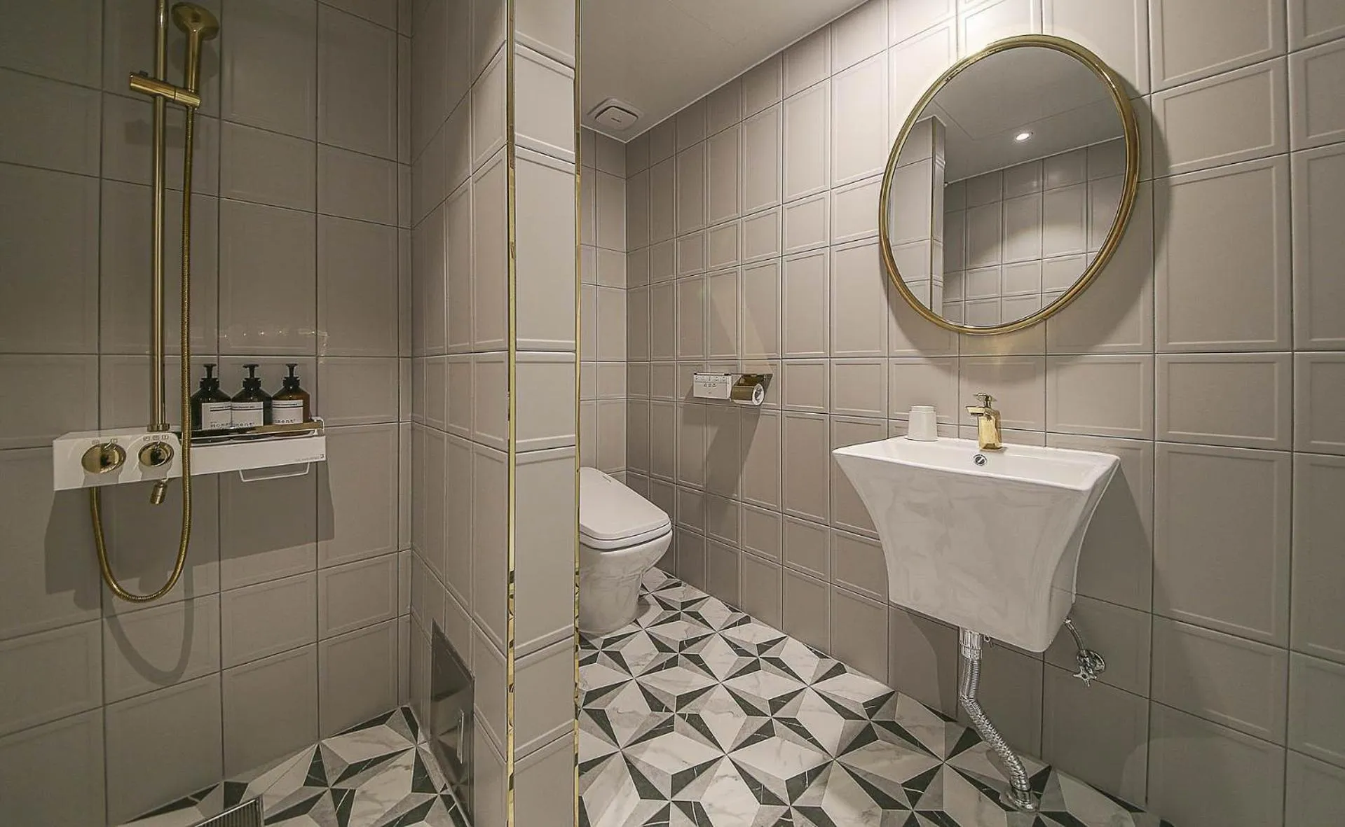 Shower in Chungju Browndot Cityhall