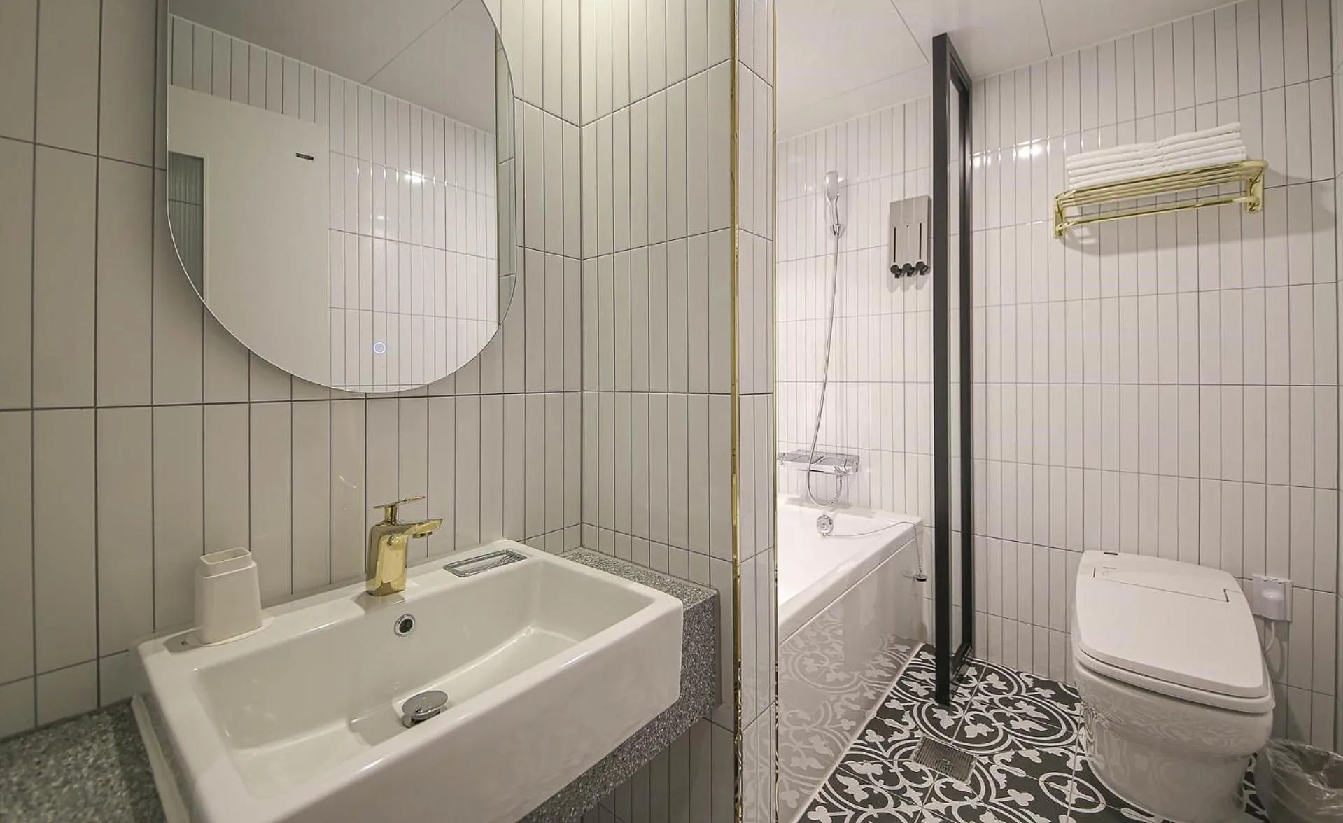 Shower in Chungju Browndot Cityhall