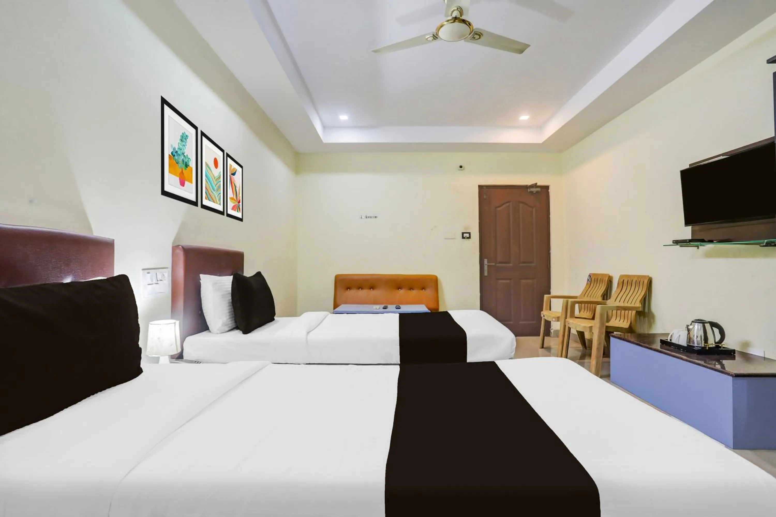 Bedroom, Bed in Super Collection O Nellore Subbareddy Government Hospital Formerly Hotel Rama Royal