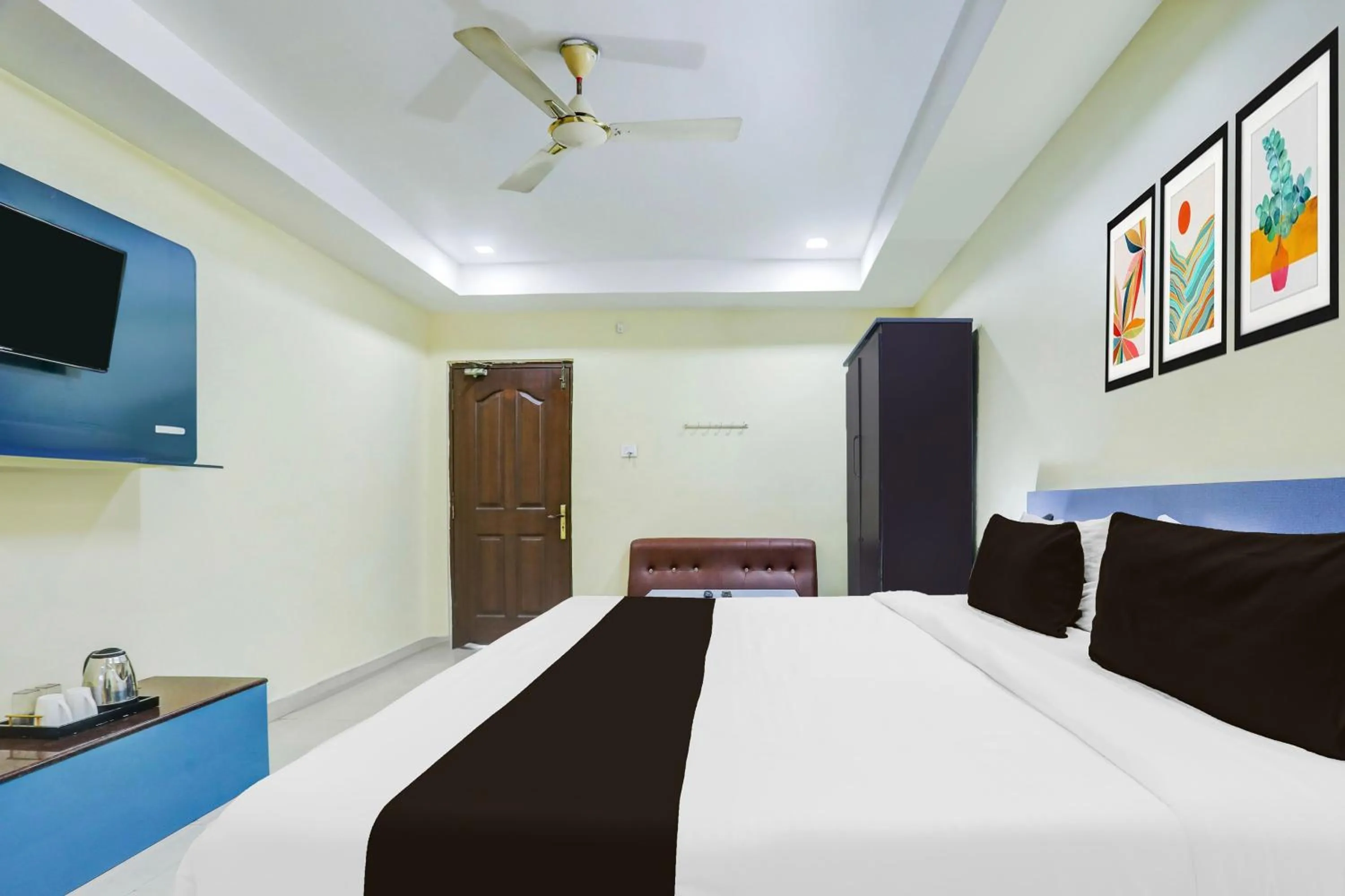 Bedroom, Bed in Super Collection O Nellore Subbareddy Government Hospital Formerly Hotel Rama Royal