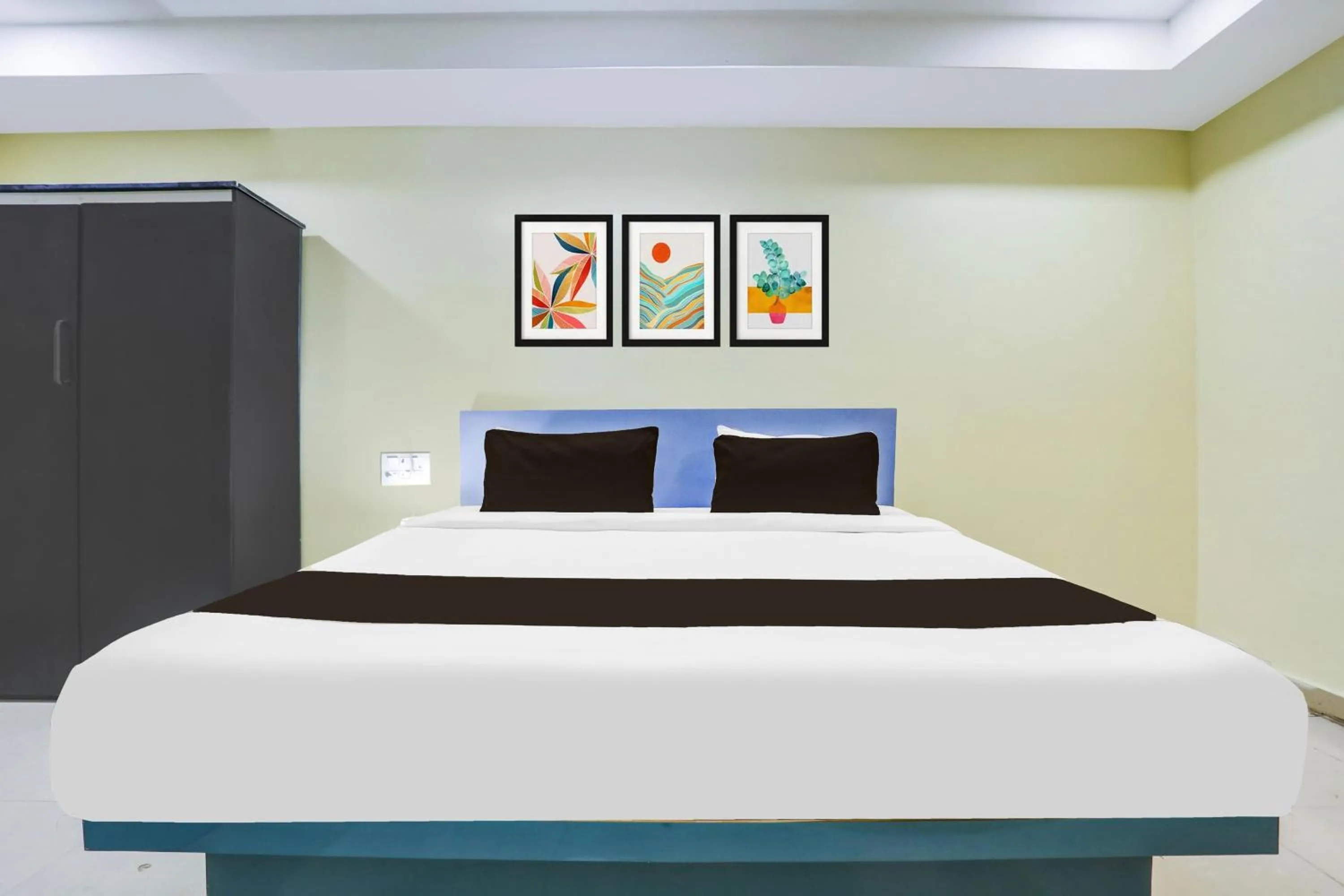 Bedroom, Bed in Super Collection O Nellore Subbareddy Government Hospital Formerly Hotel Rama Royal