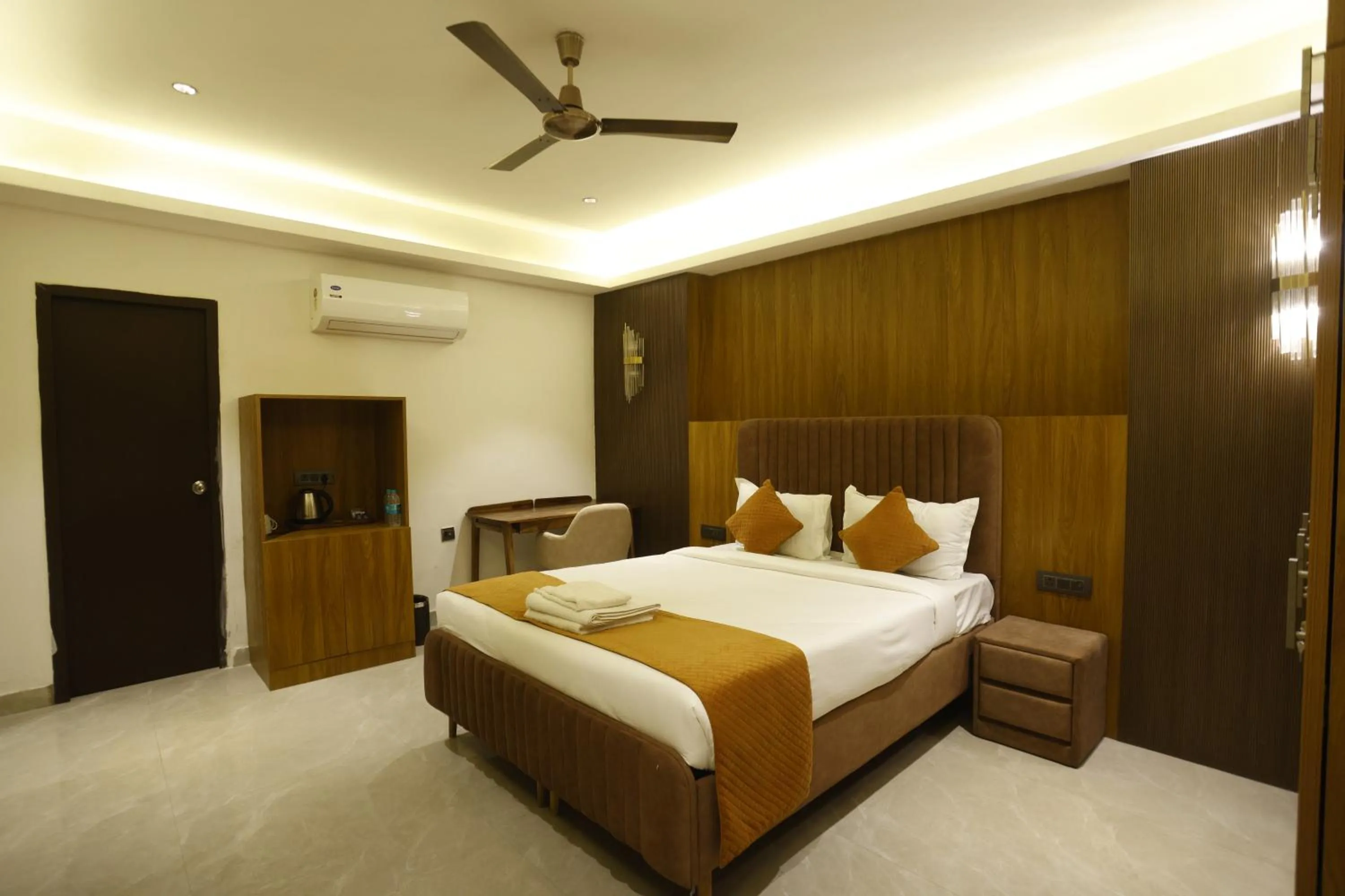 Bed in The Hoften Lotus Court, Noida