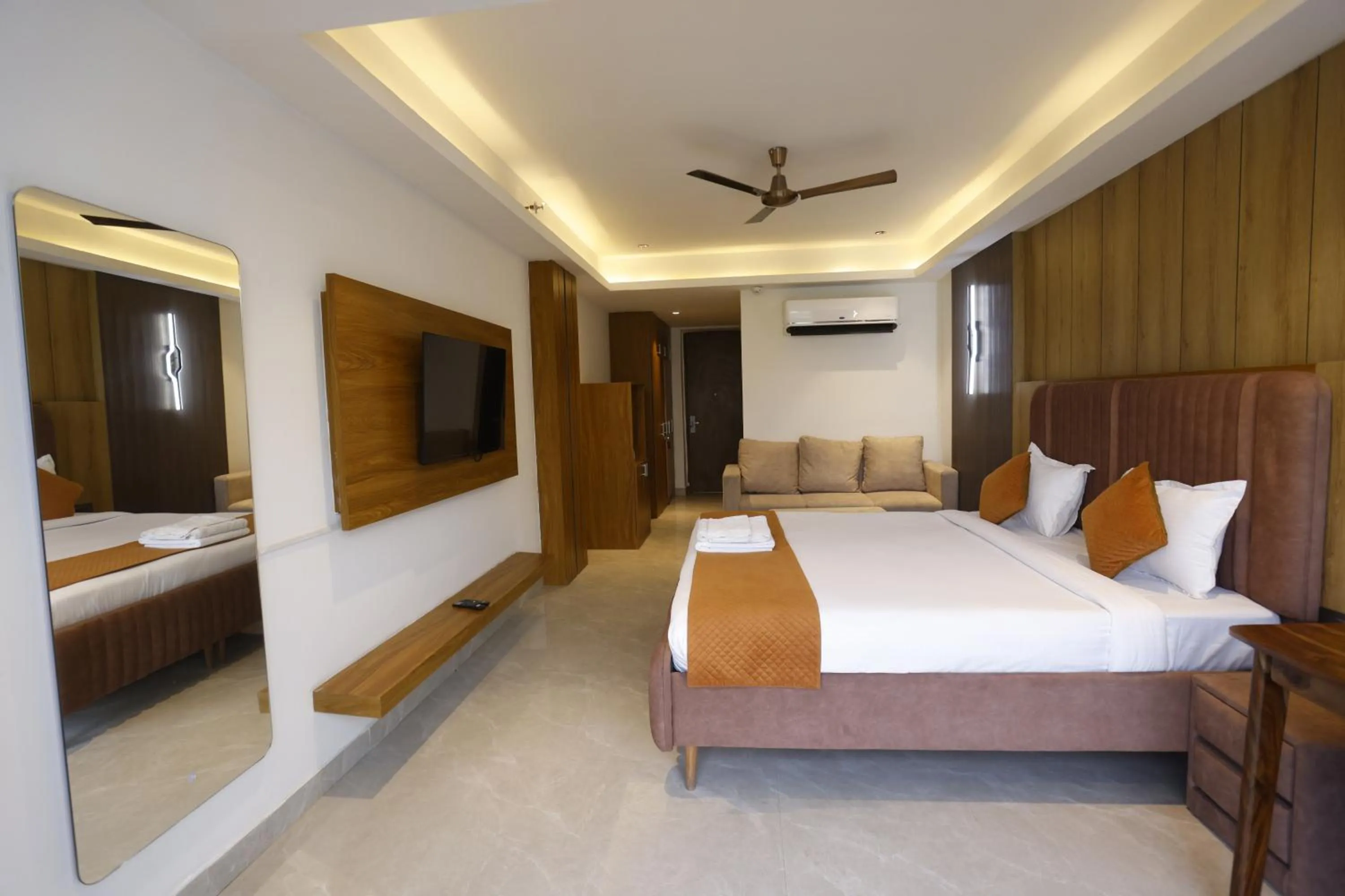 Bed in The Hoften Lotus Court, Noida
