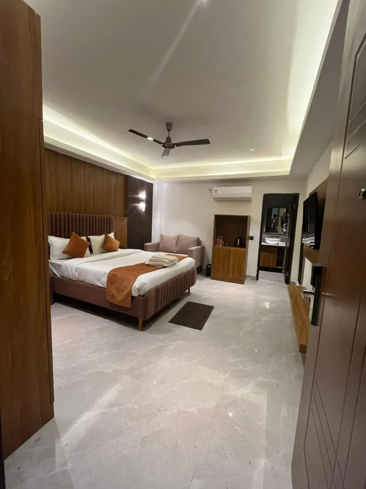 Deluxe King Room in The Hoften Lotus Court, Noida Deluxe King Room in The Hoften Lotus Court, Noida