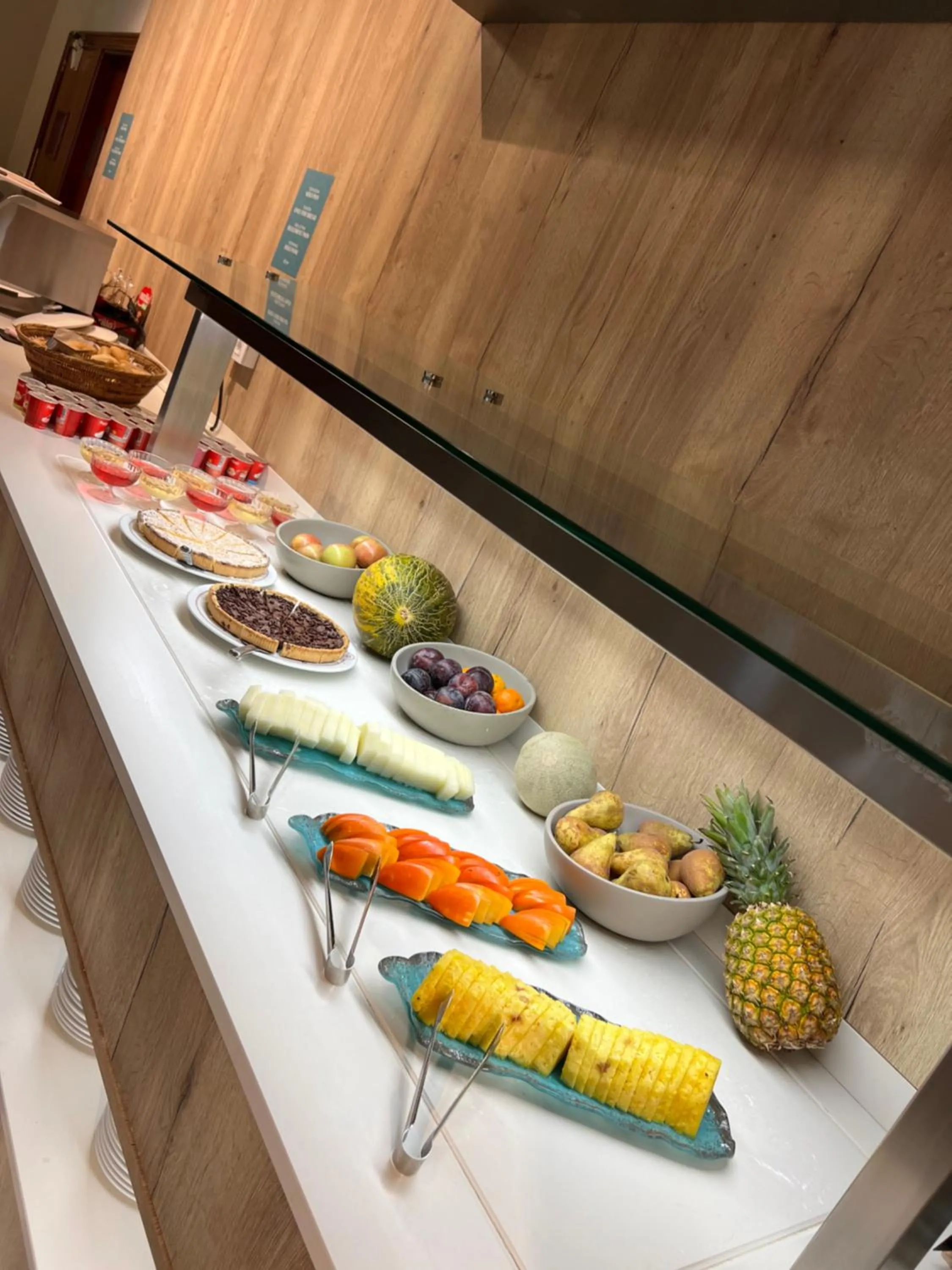 Food and drinks in Turia Valencia