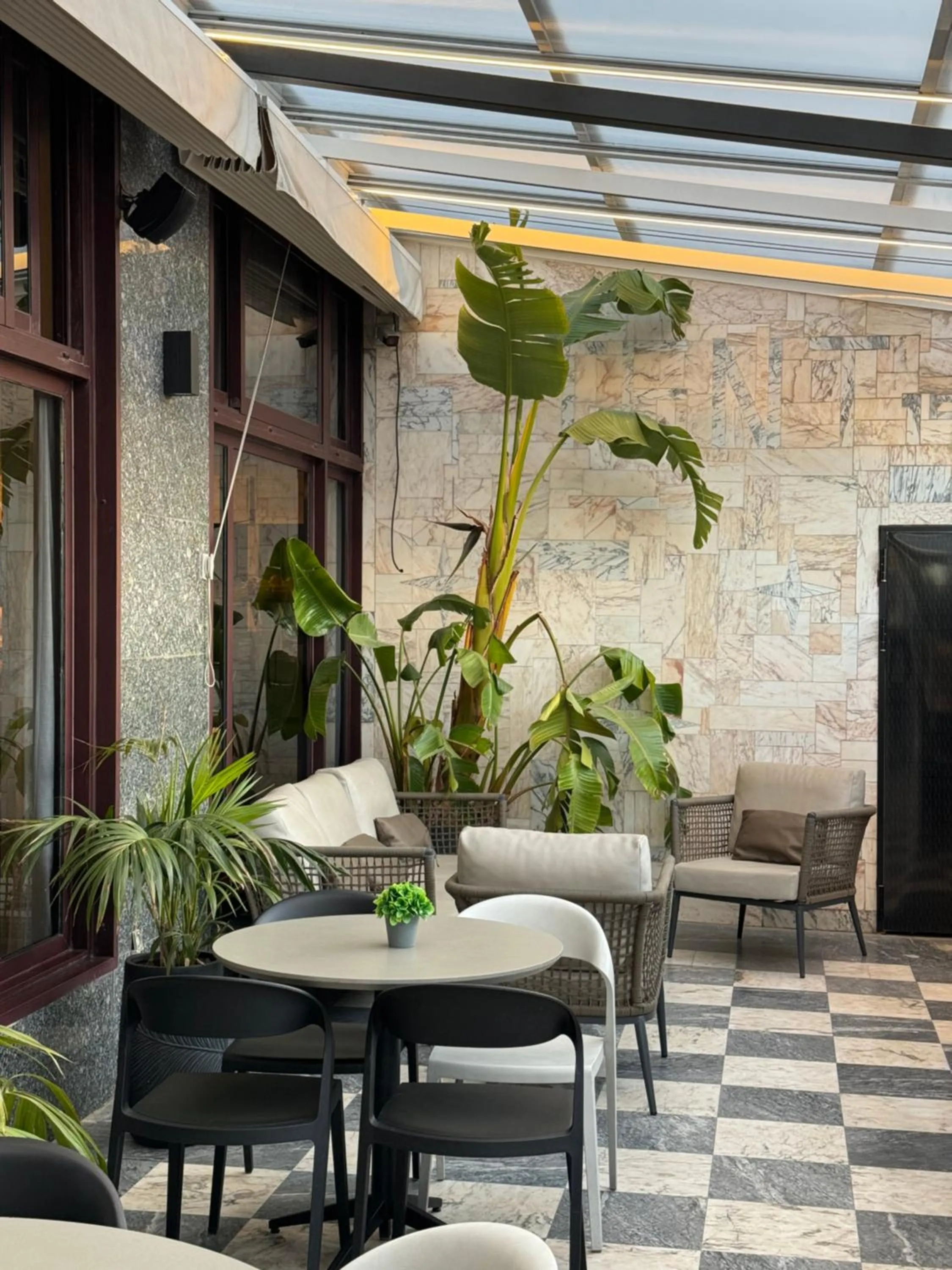 Restaurant/places to eat in Turia Valencia