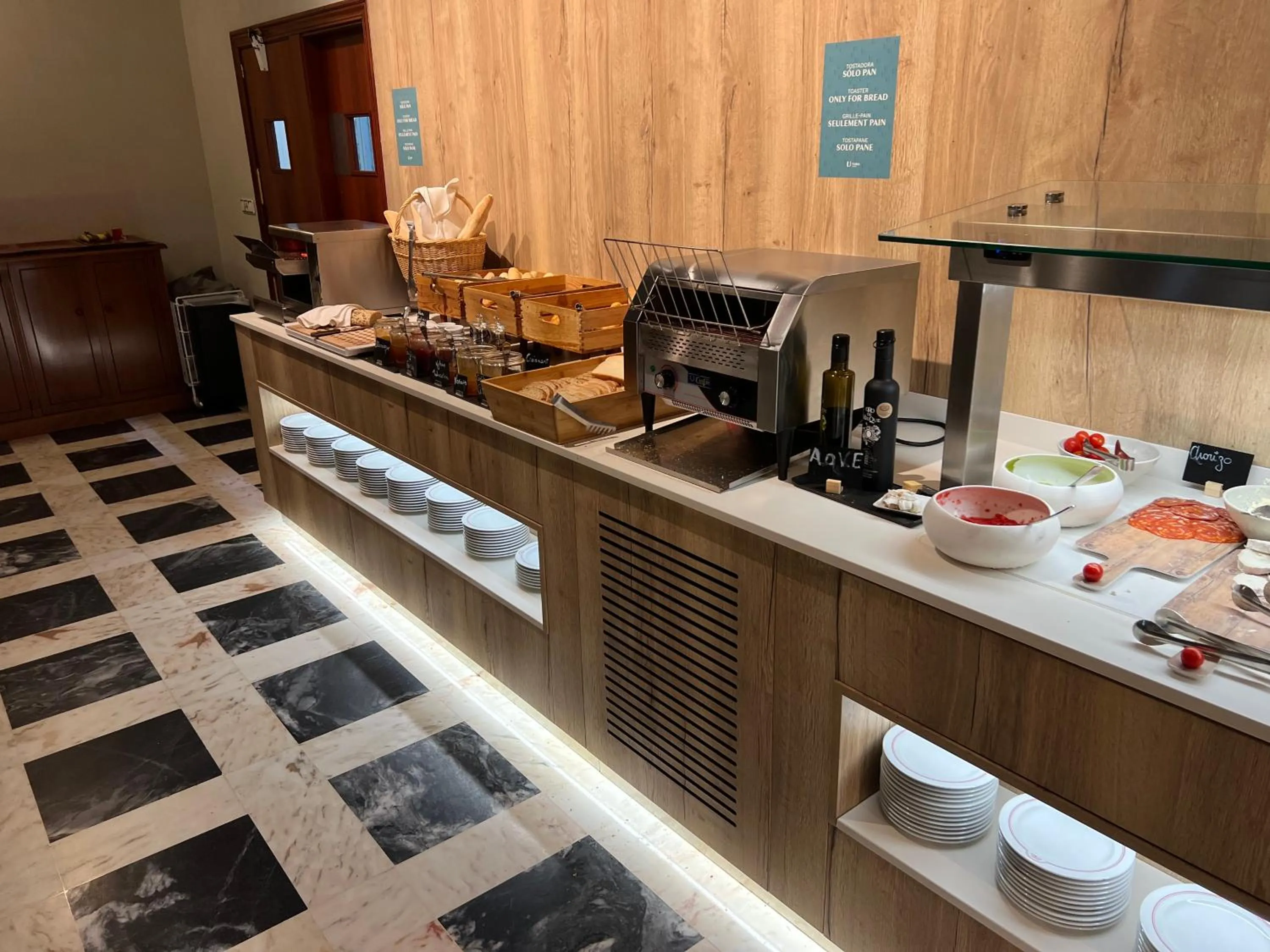 Food and drinks in Turia Valencia