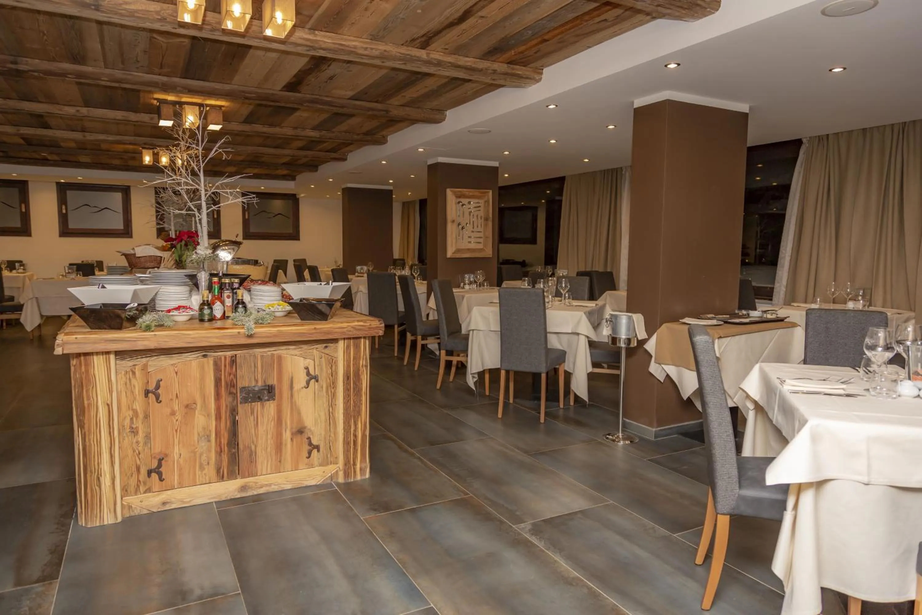 Restaurant/places to eat in Hotiday Sestriere Ski Run