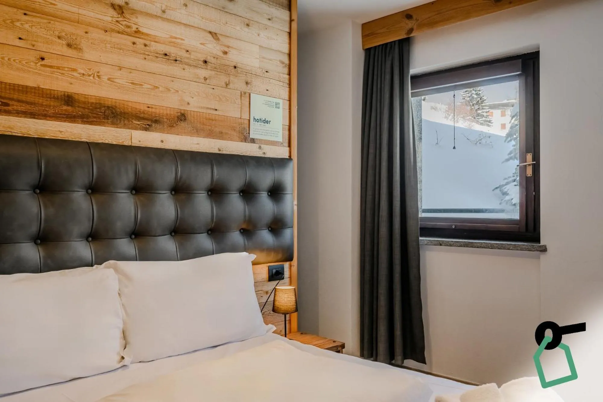 Bedroom, Bed in Hotiday Sestriere Ski Run