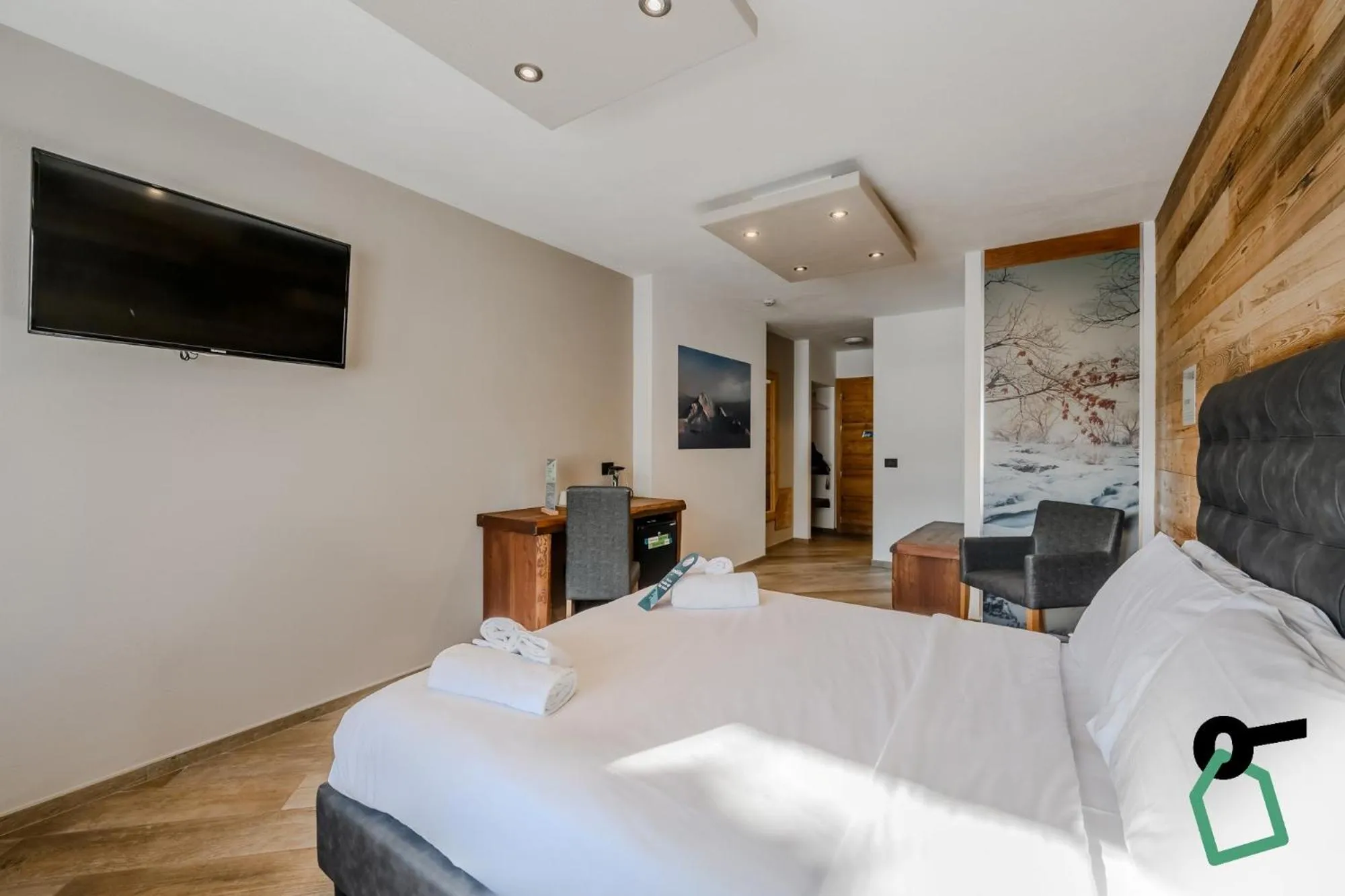 Photo of the whole room, Bed in Hotiday Sestriere Ski Run