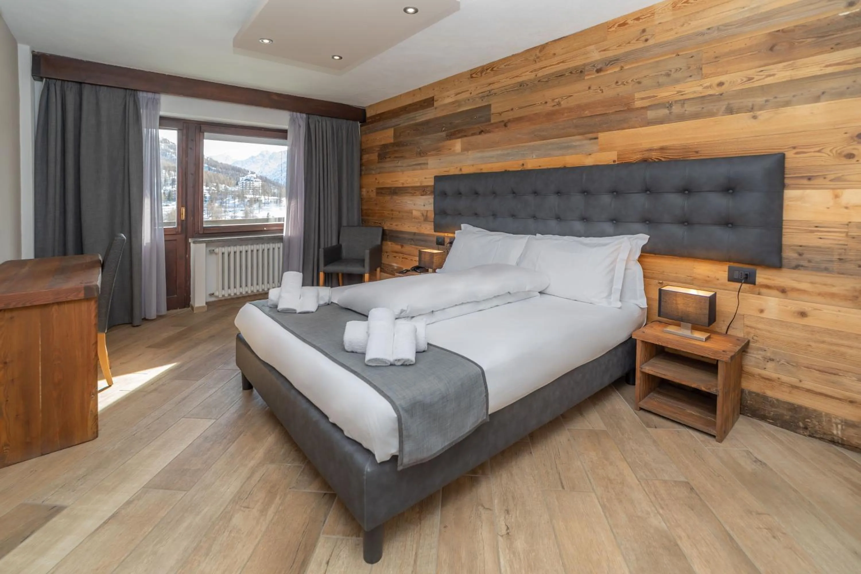 Photo of the whole room, Bed in Hotiday Sestriere Ski Run