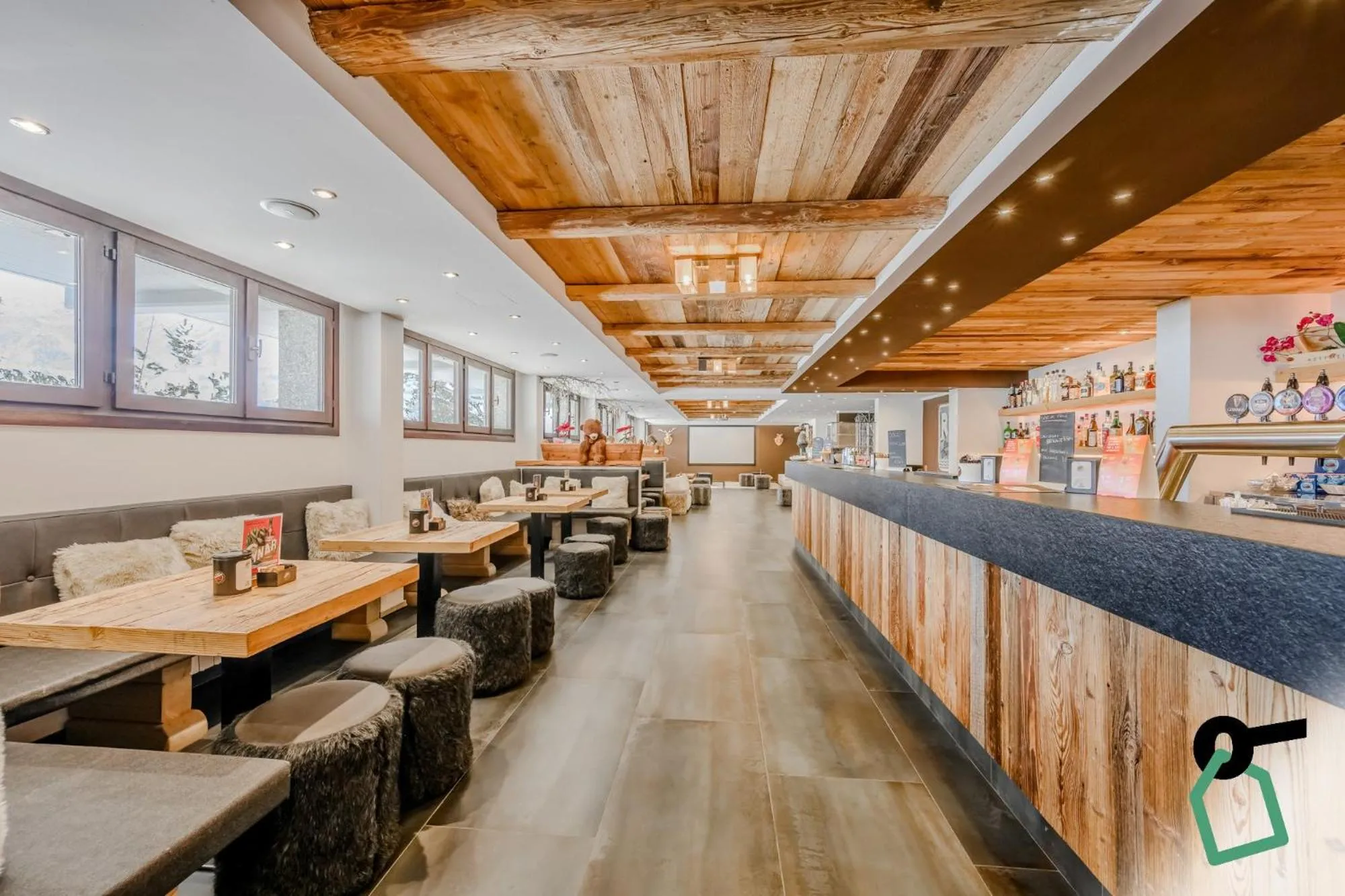 Lounge or bar in Hotiday Sestriere Ski Run