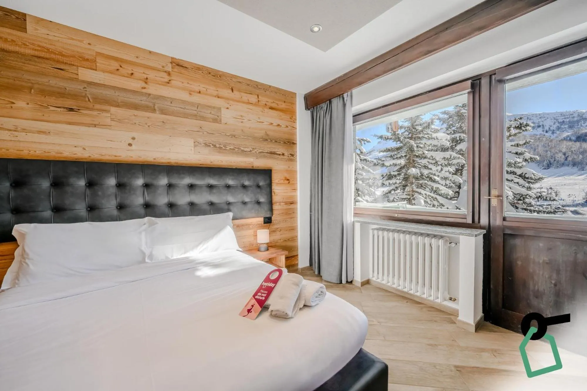 Photo of the whole room, Bed in Hotiday Sestriere Ski Run