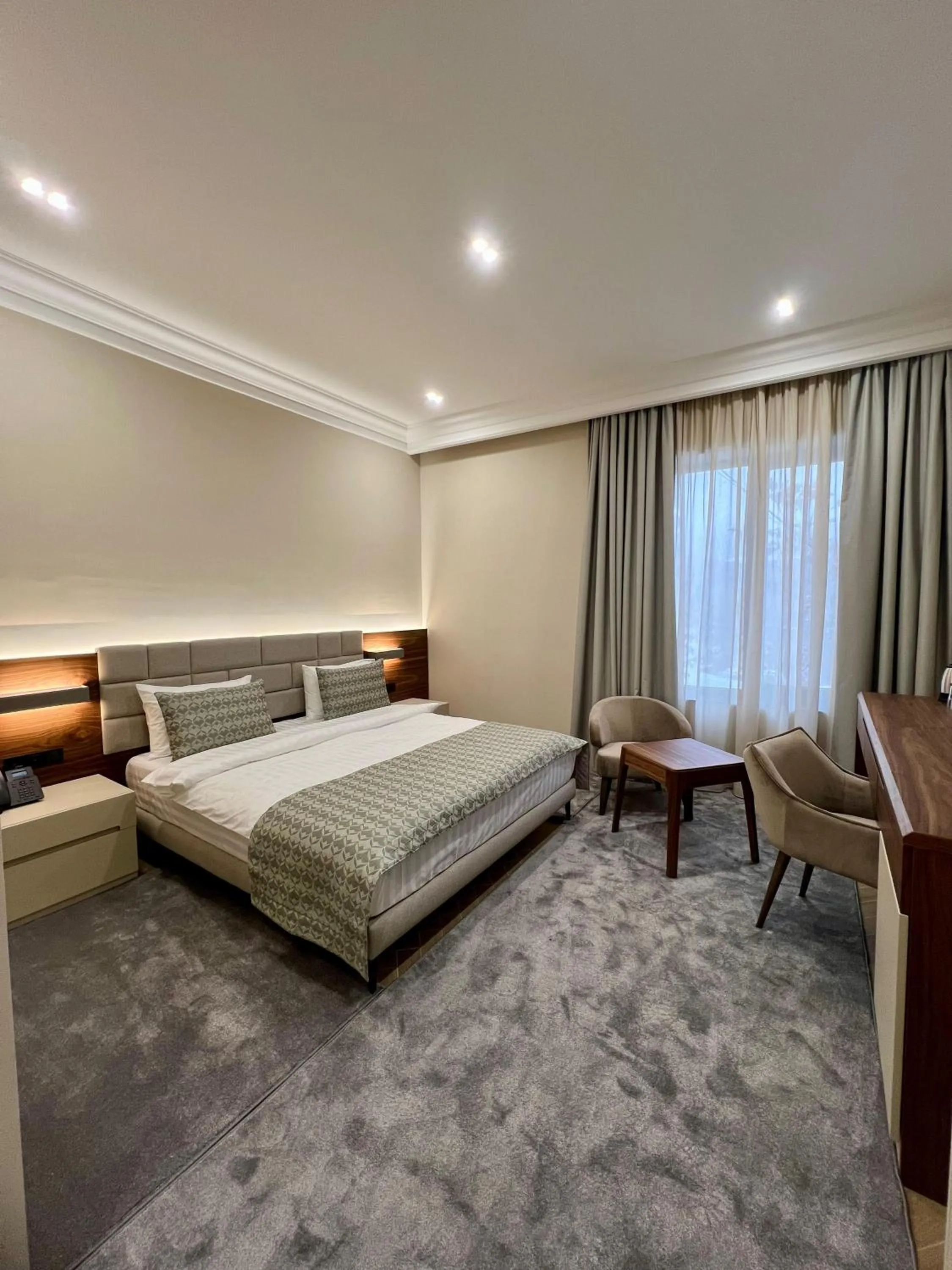 Bedroom, Bed in Plaza Viktoria Hotel Yerevan