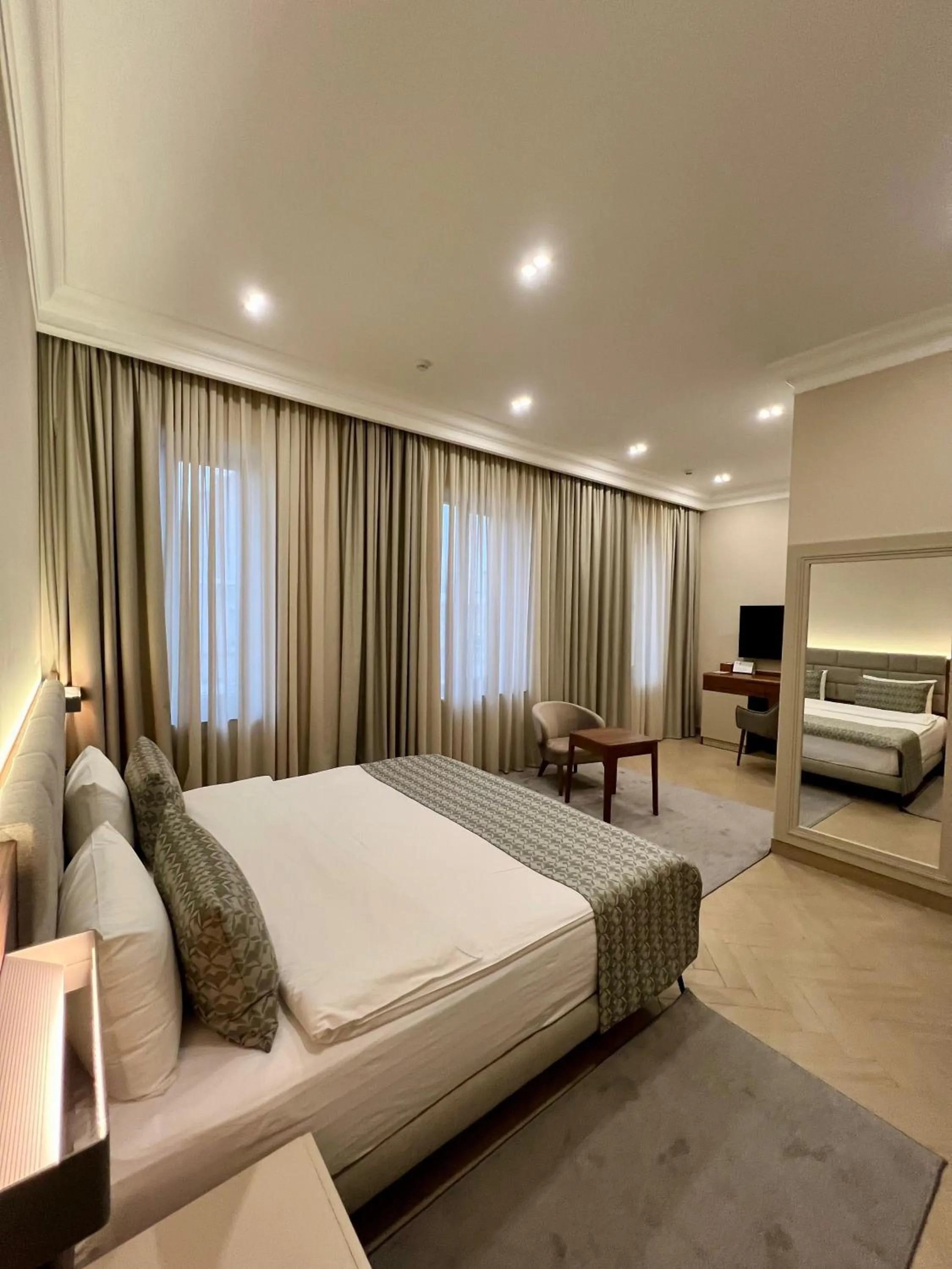 Standard King Room in Plaza Viktoria Hotel Yerevan