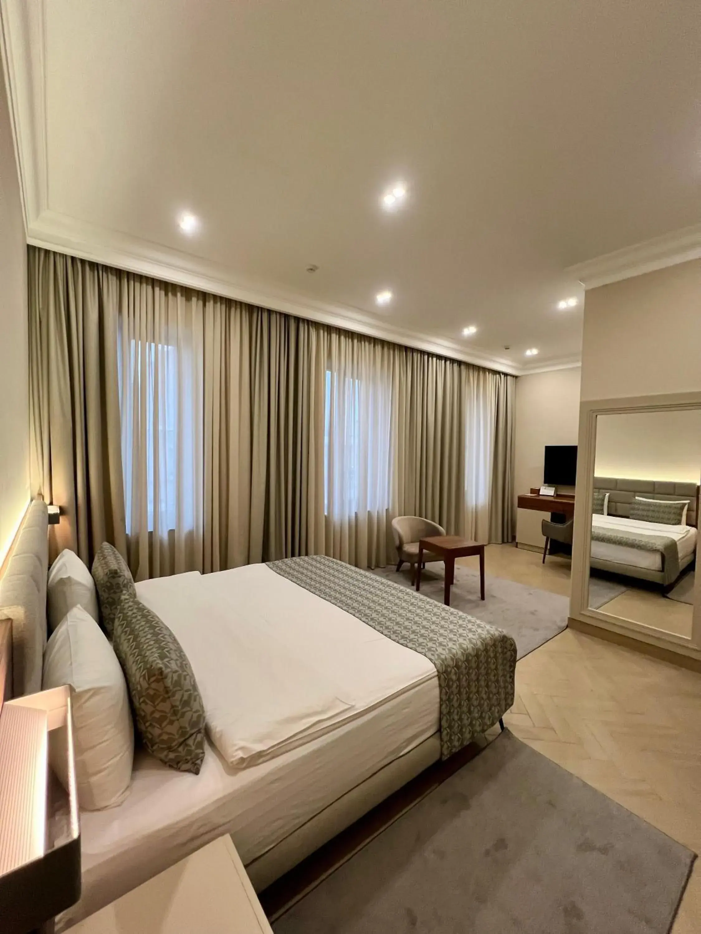 Standard King Room in Plaza Viktoria Hotel Yerevan Standard King Room in Plaza Viktoria Hotel Yerevan