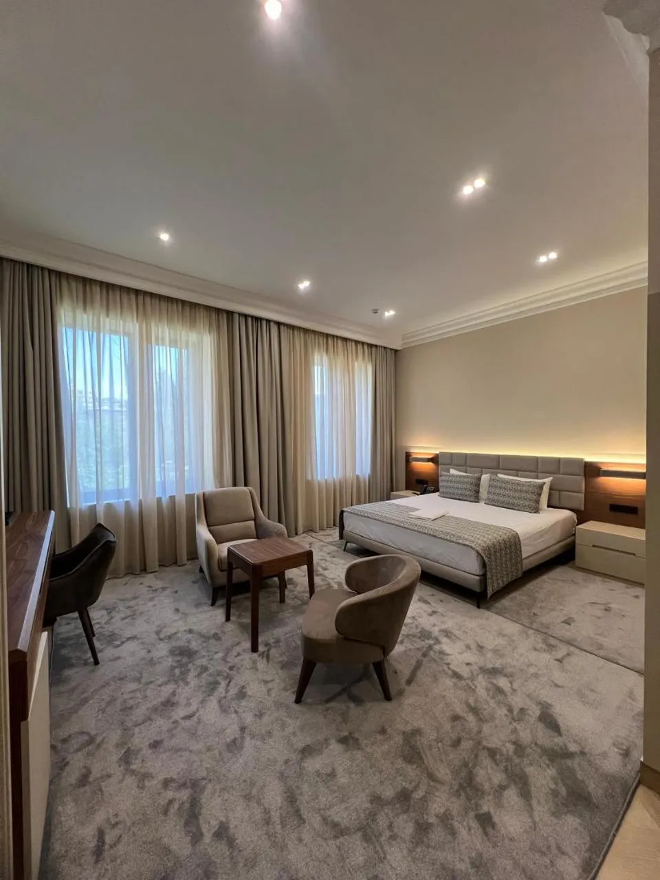 Photo of the whole room, Bed in Plaza Viktoria Hotel Yerevan