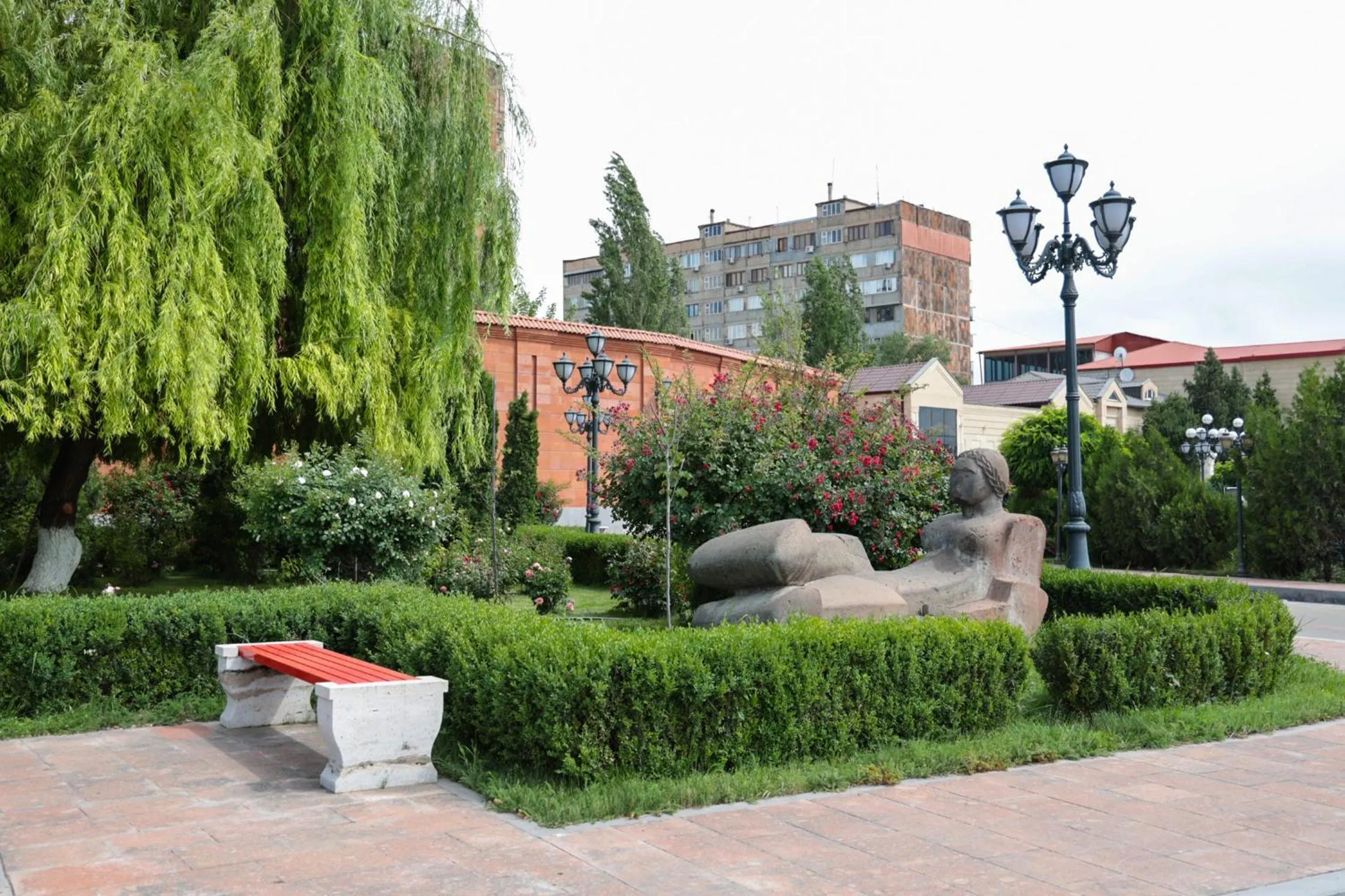 Garden in Plaza Viktoria Hotel Yerevan