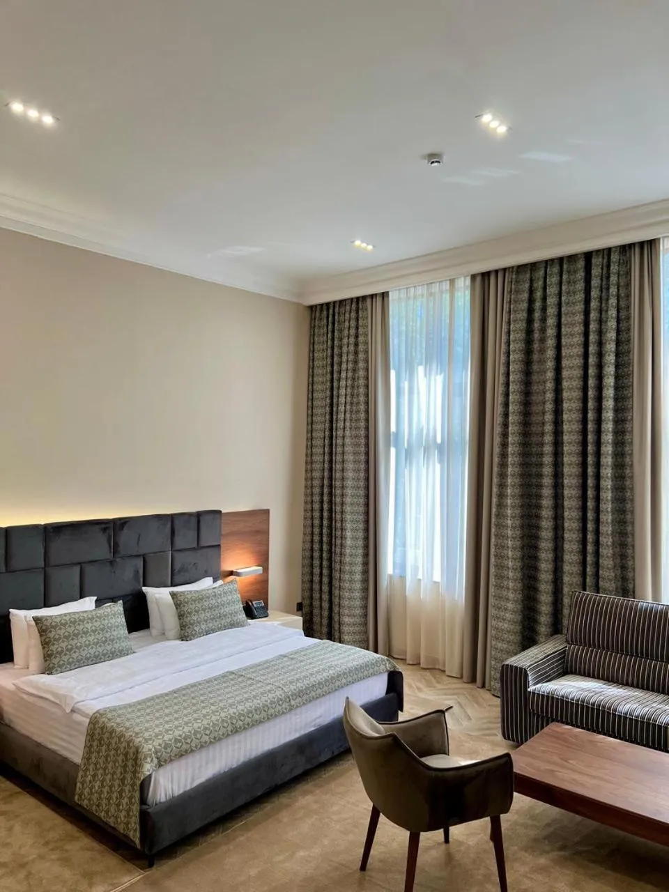 Photo of the whole room, Bed in Plaza Viktoria Hotel Yerevan