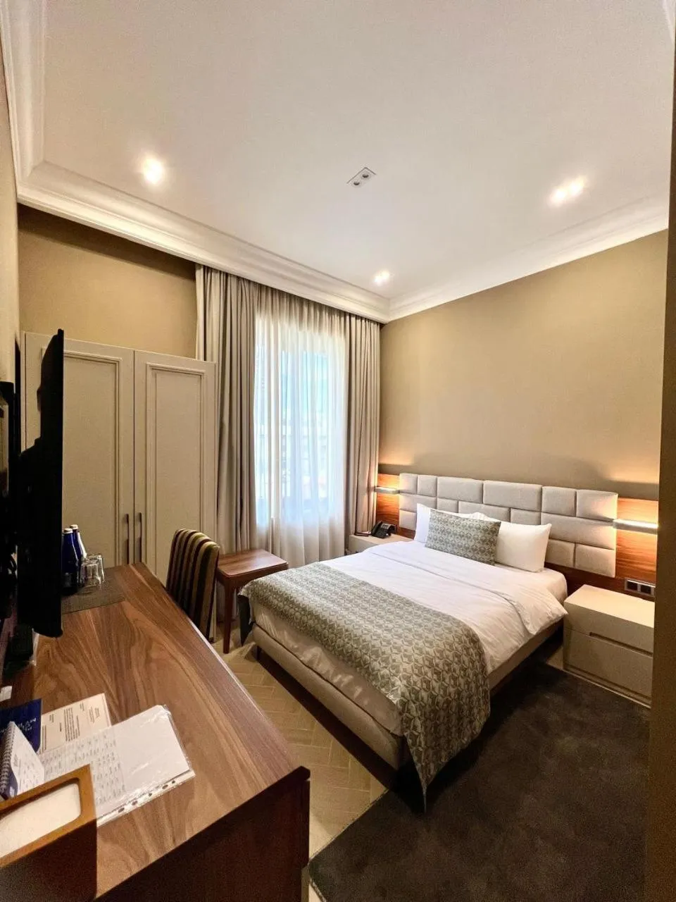 Photo of the whole room, Bed in Plaza Viktoria Hotel Yerevan