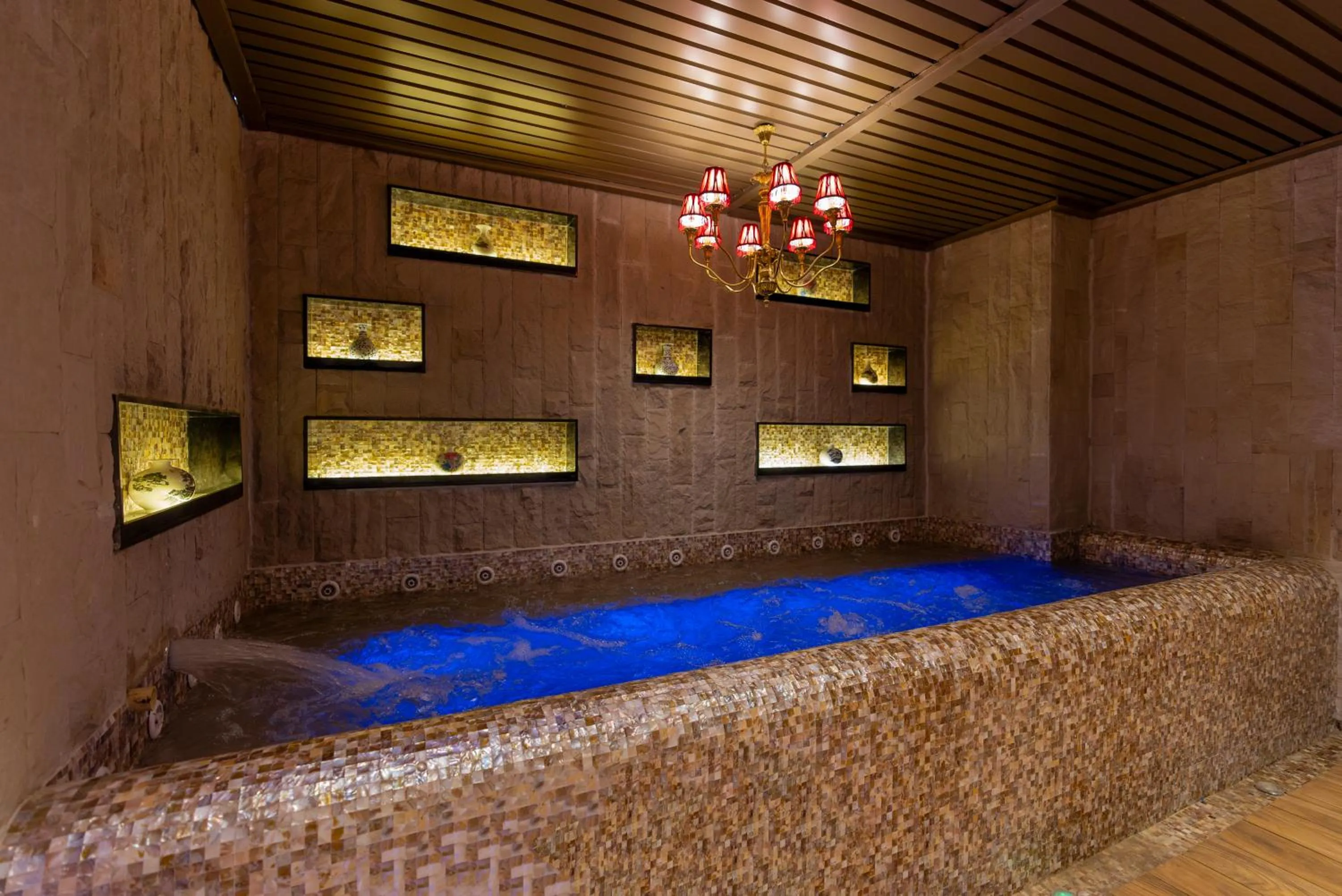 Hot Tub in The Manor Sports and Wellness Hotel