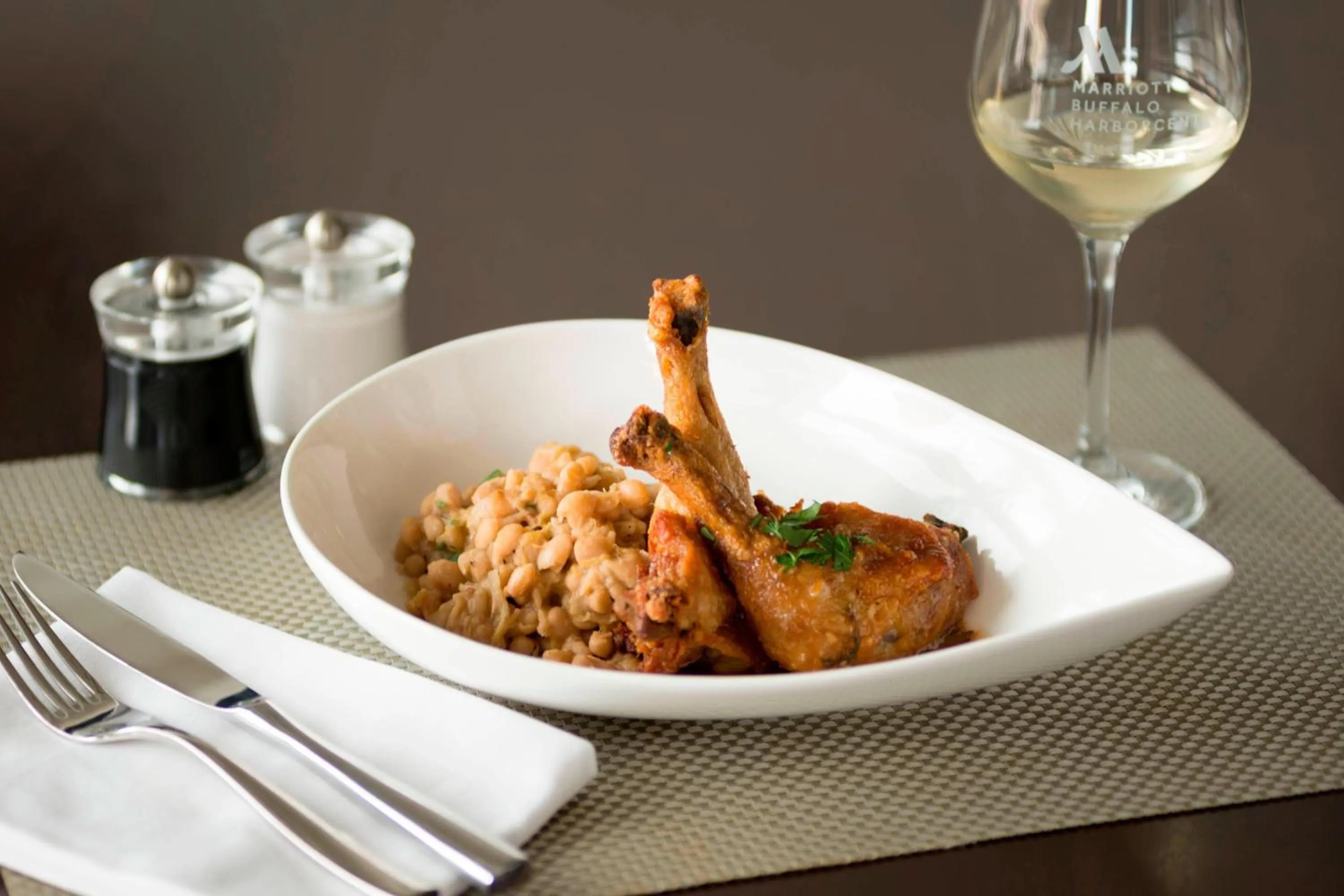 Restaurant/places to eat in Buffalo Marriott at LECOM HARBORCENTER