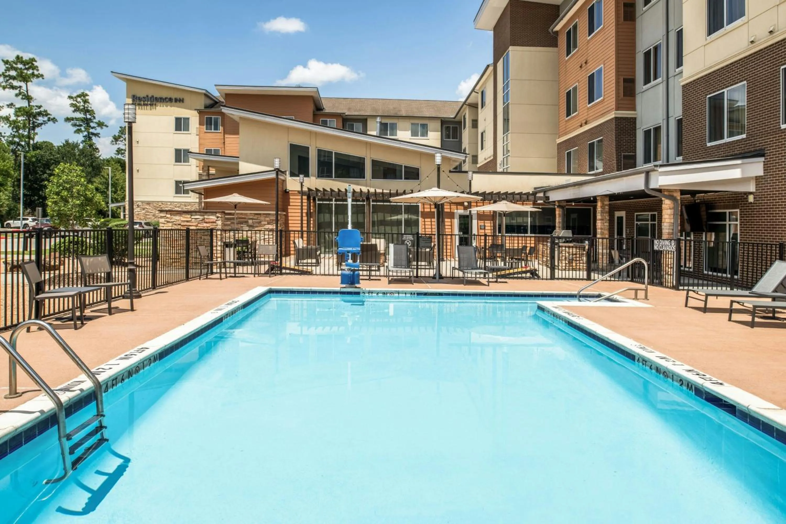 Swimming pool in Residence Inn by Marriott Houston City Place