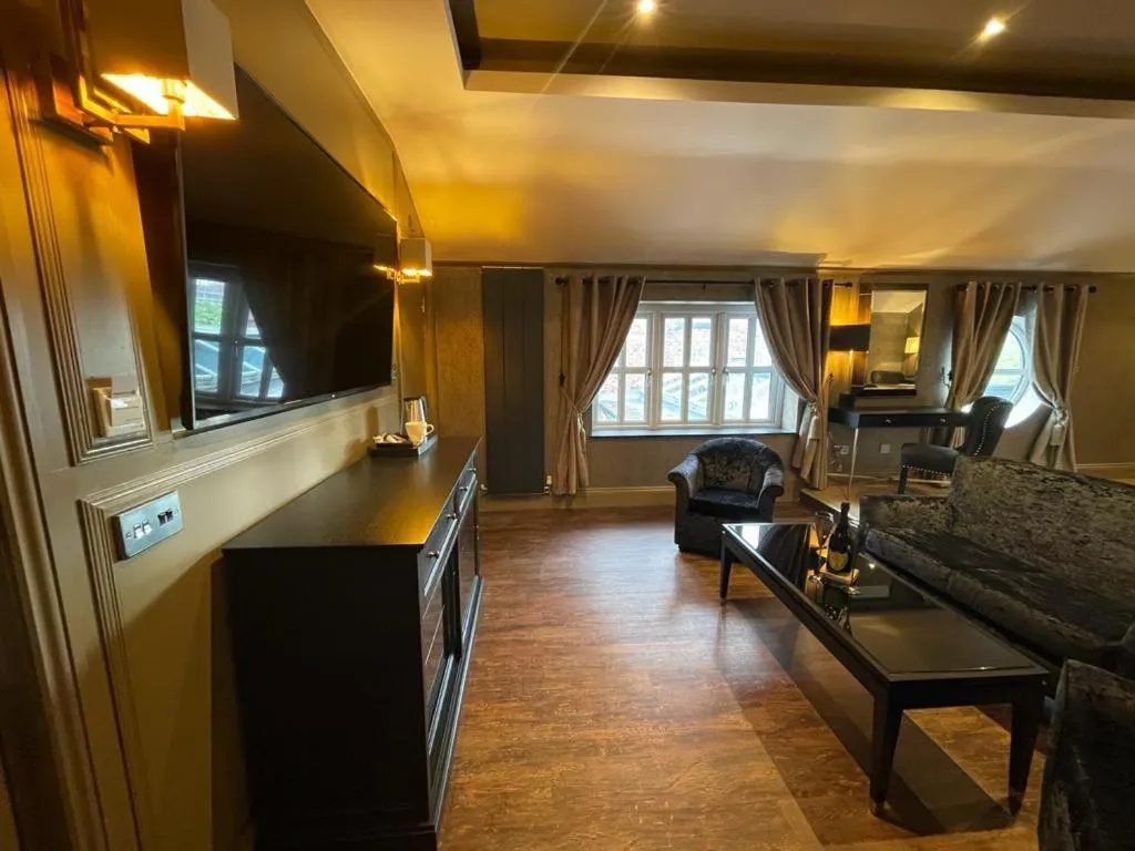 Bedroom in The Eccleston Hotel; BW Signature Collection